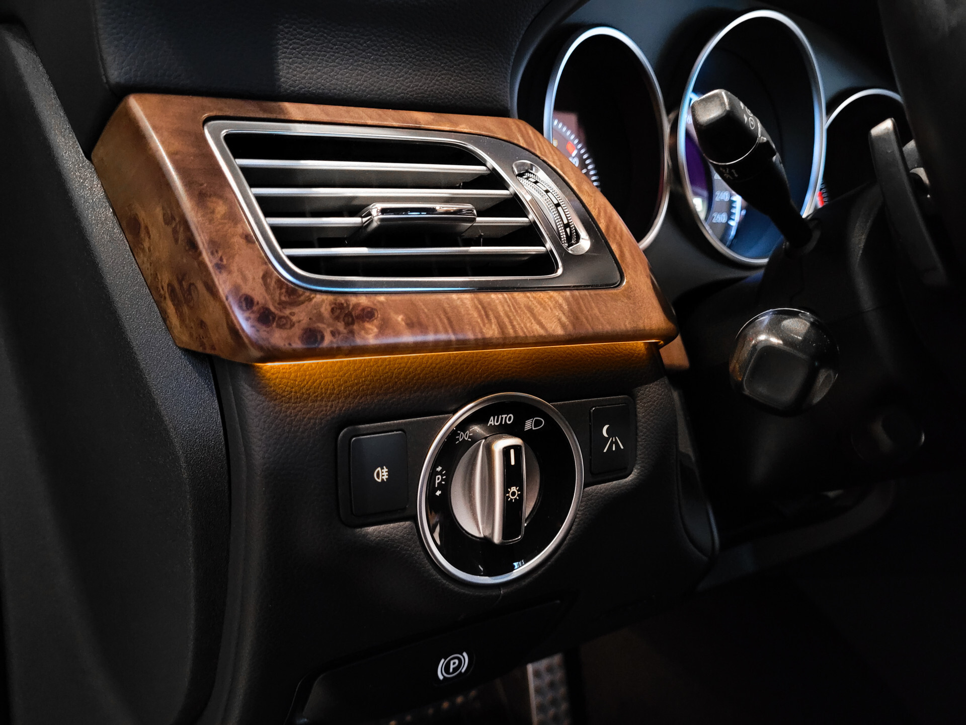 Mercedes-Benz CLS-Klasse 500 AMG Luchtvering | Schuifdak | Keyless | Distronic | Harman-Kardon | Massage | Nightvision | Dealer onderhouden Foto 14