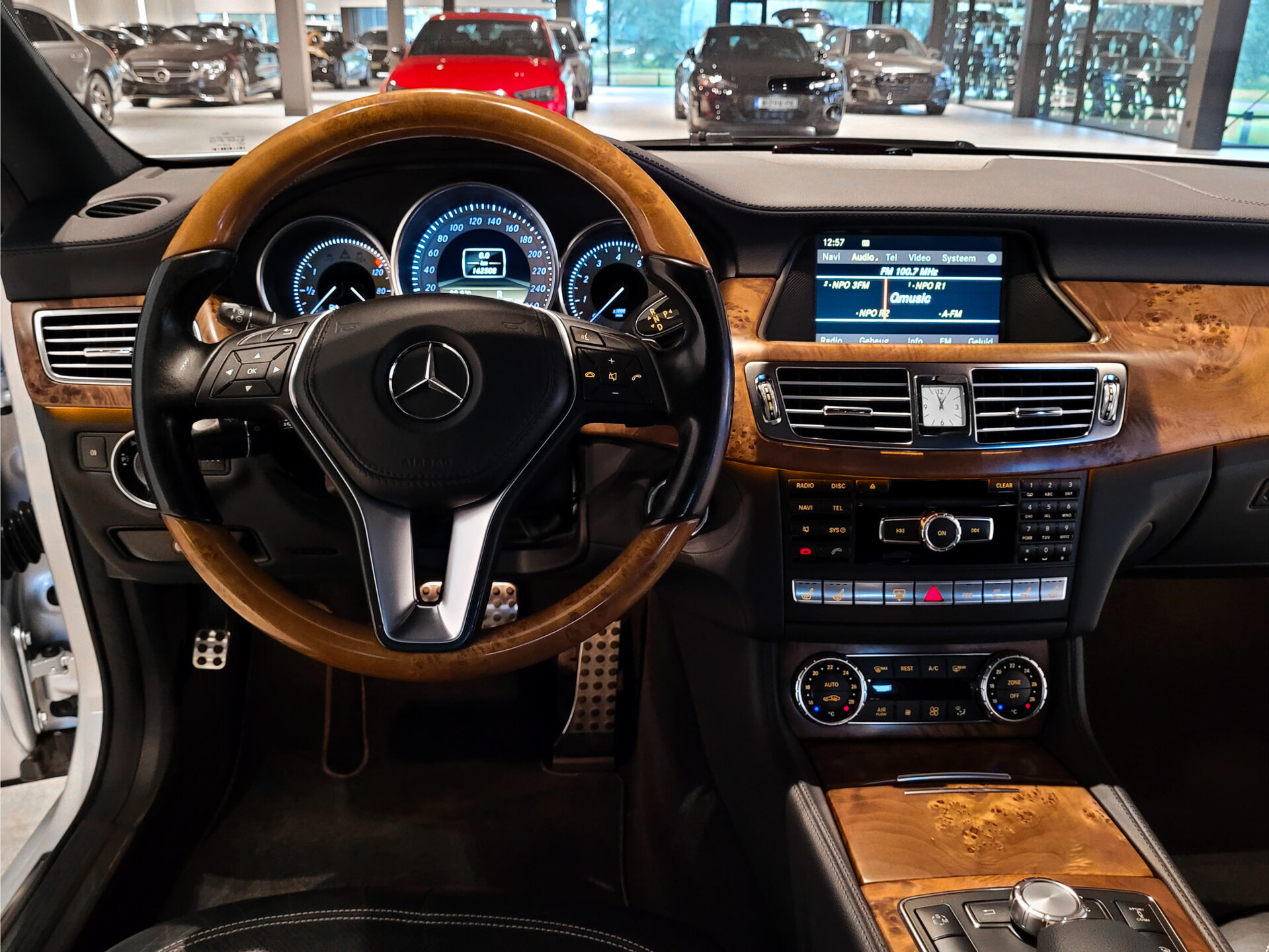 Mercedes-Benz CLS-Klasse 500 AMG Luchtvering | Schuifdak | Keyless | Distronic | Harman-Kardon | Massage | Nightvision | Dealer onderhouden Foto 23