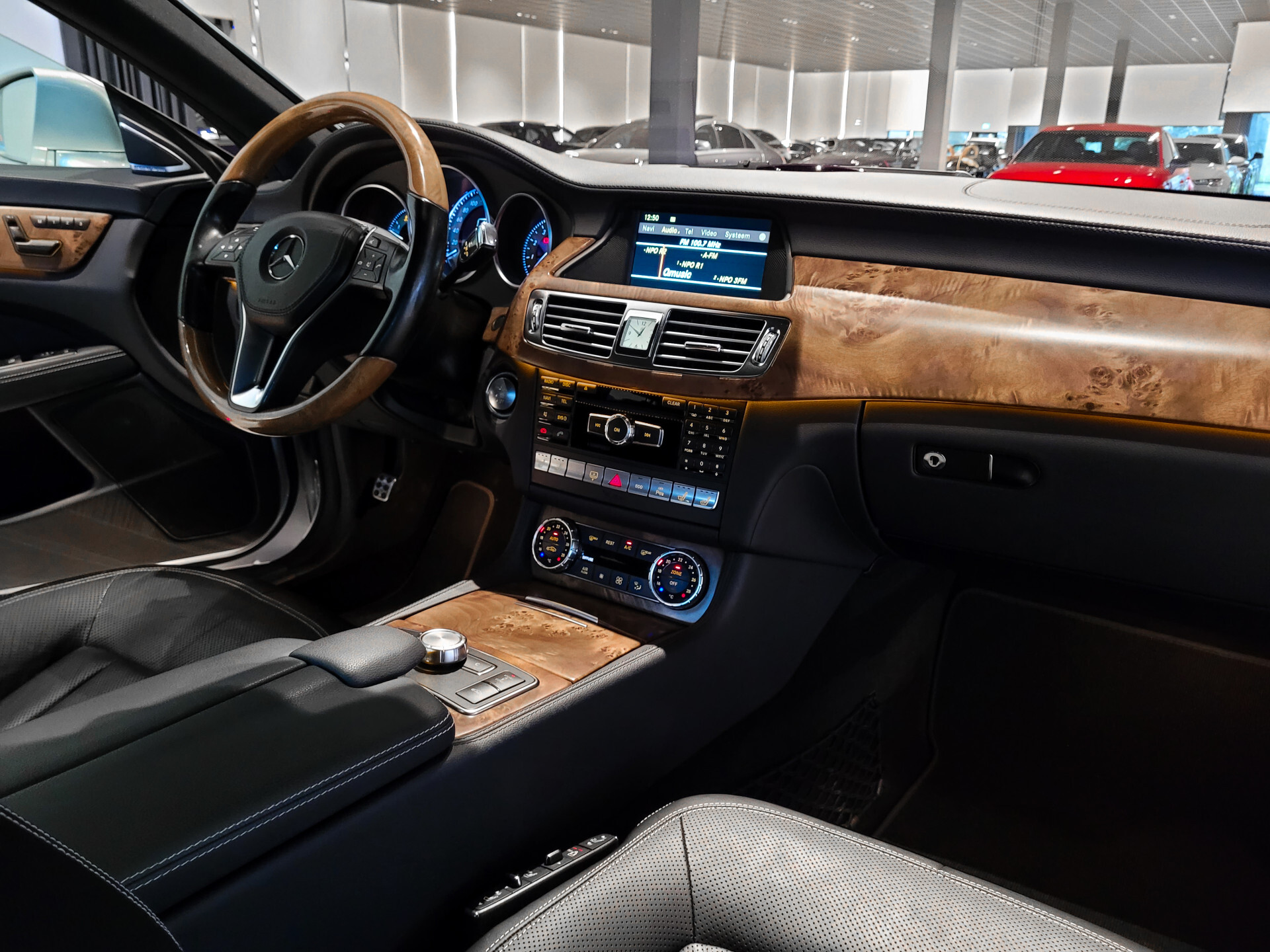 Mercedes-Benz CLS-Klasse 500 AMG Luchtvering | Schuifdak | Keyless | Distronic | Harman-Kardon | Massage | Nightvision | Dealer onderhouden Foto 24