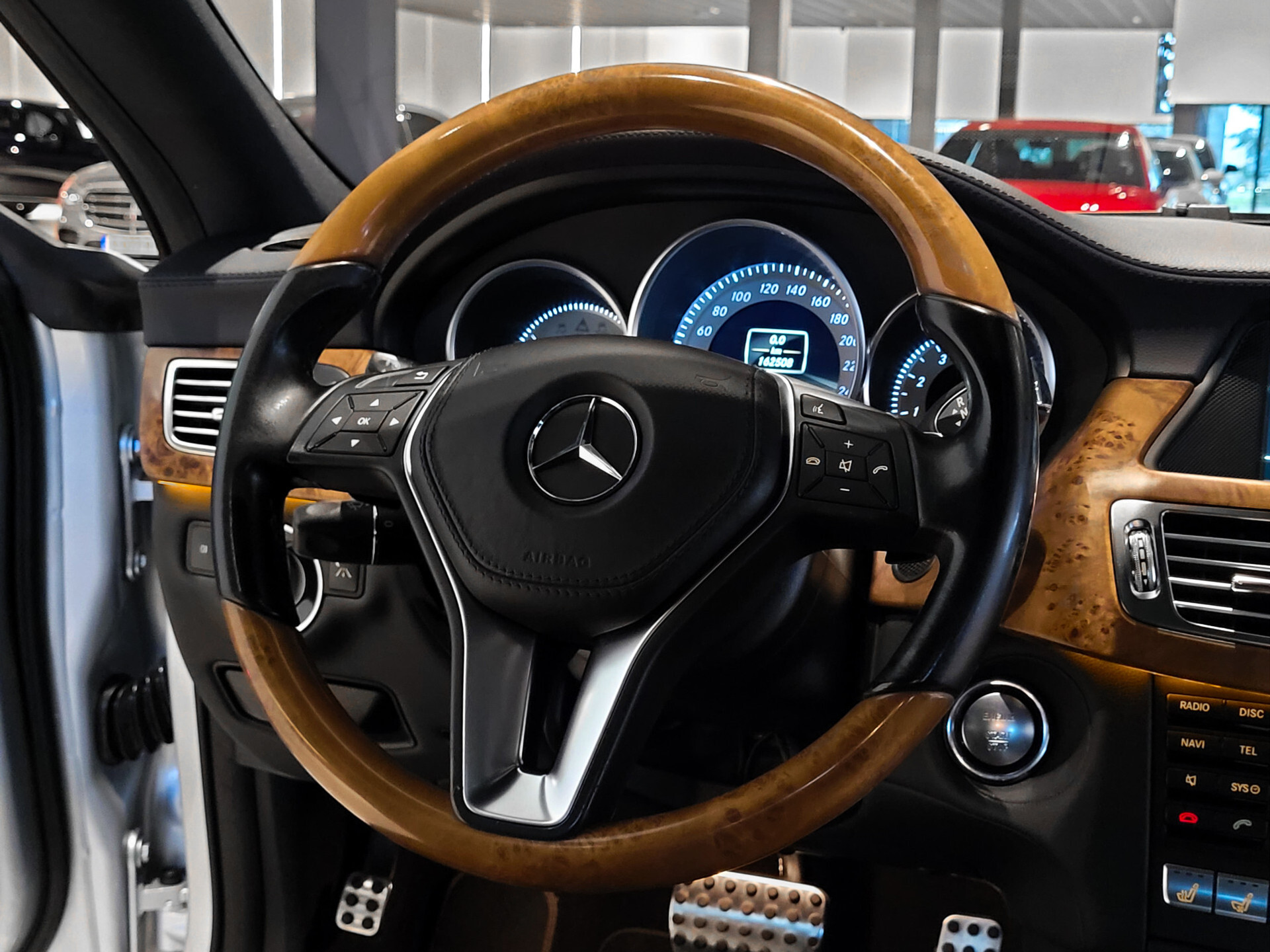 Mercedes-Benz CLS-Klasse 500 AMG Luchtvering | Schuifdak | Keyless | Distronic | Harman-Kardon | Massage | Nightvision | Dealer onderhouden Foto 28