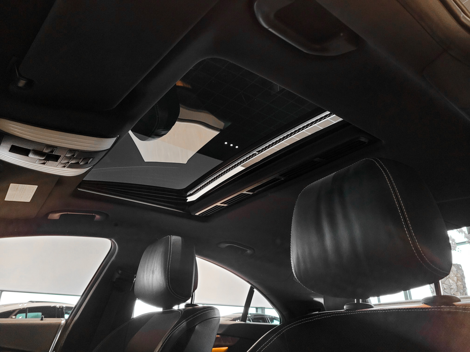 Mercedes-Benz CLS-Klasse 500 AMG Luchtvering | Schuifdak | Keyless | Distronic | Harman-Kardon | Massage | Nightvision | Dealer onderhouden Foto 29