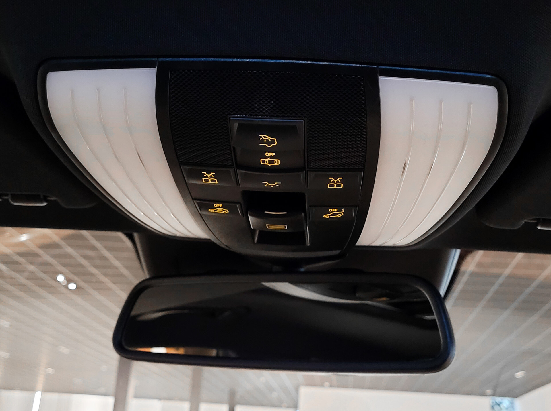 Mercedes-Benz CLS-Klasse 500 AMG Luchtvering | Schuifdak | Keyless | Distronic | Harman-Kardon | Massage | Nightvision | Dealer onderhouden Foto 30