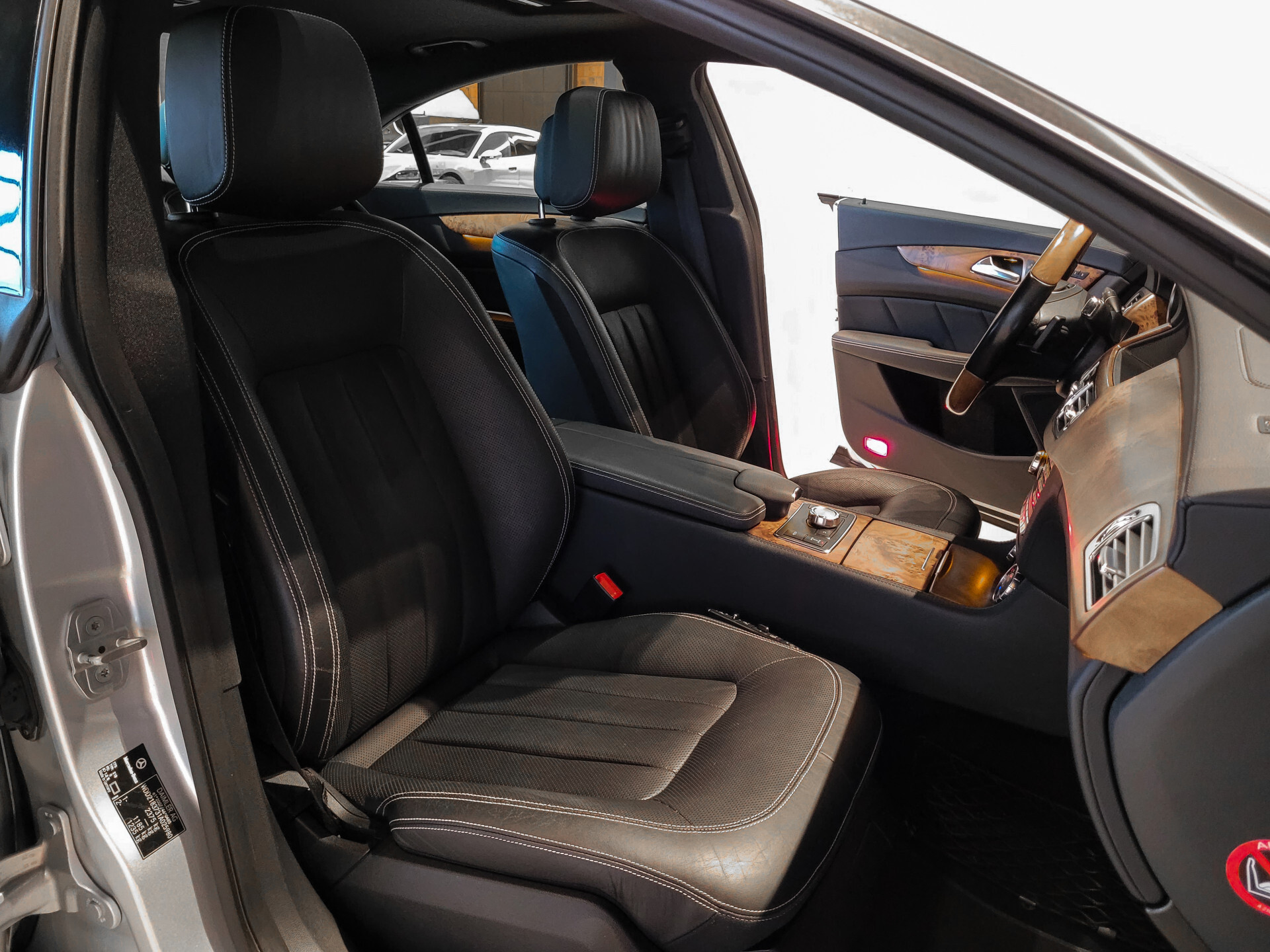 Mercedes-Benz CLS-Klasse 500 AMG Luchtvering | Schuifdak | Keyless | Distronic | Harman-Kardon | Massage | Nightvision | Dealer onderhouden Foto 6