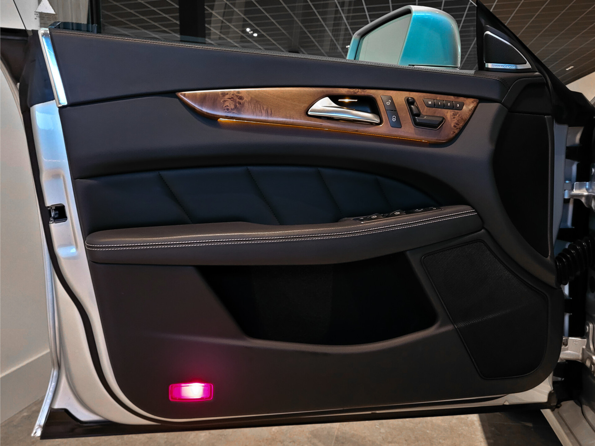 Mercedes-Benz CLS-Klasse 500 AMG Luchtvering | Schuifdak | Keyless | Distronic | Harman-Kardon | Massage | Nightvision | Dealer onderhouden Foto 8