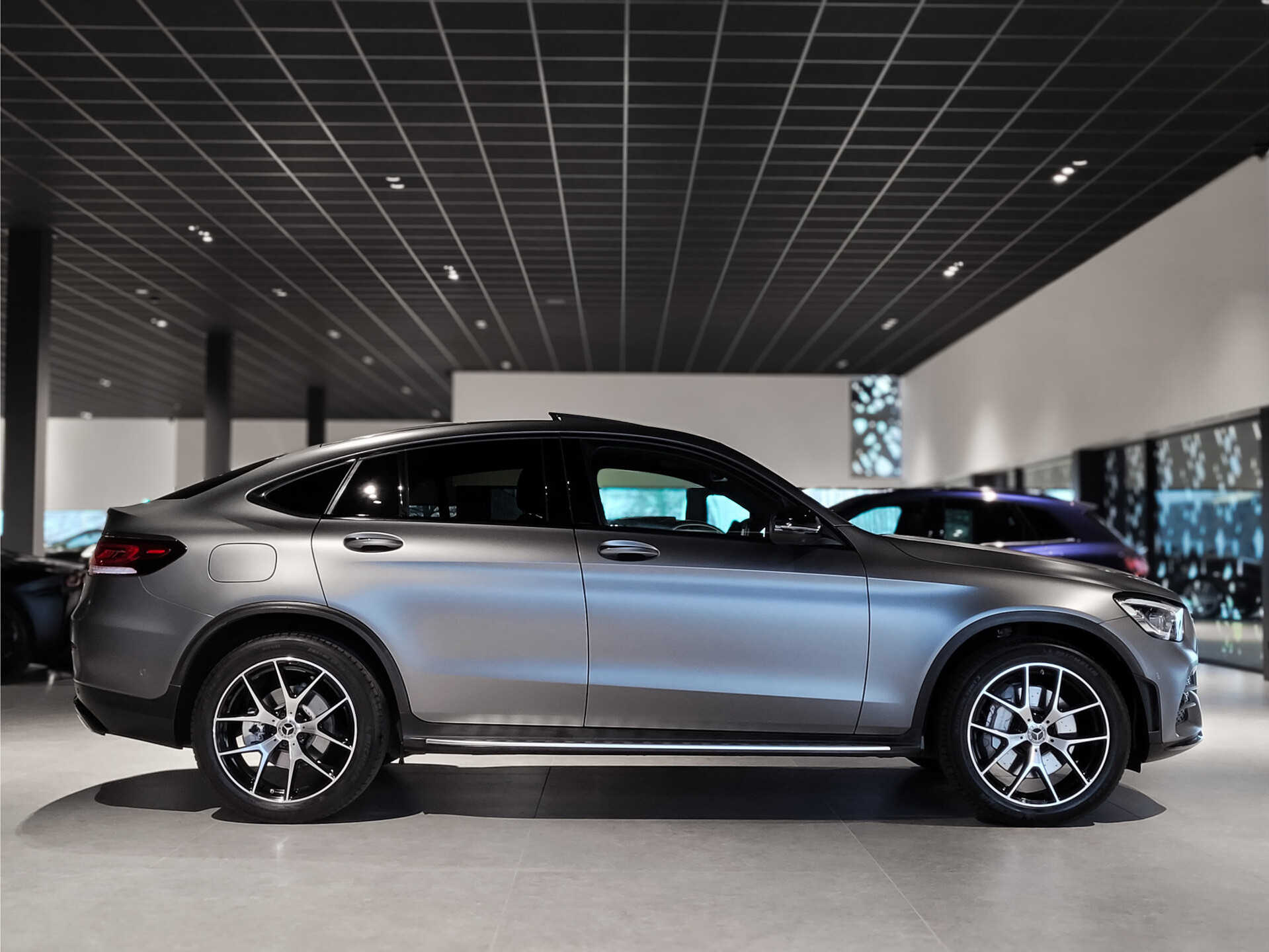 Mercedes-Benz GLC Coupé 200 AMG Manufaktur Carbon | Keyless | Burmester | Mem | Rij-assistentie | Schuifdak | 20" | Night Foto 3