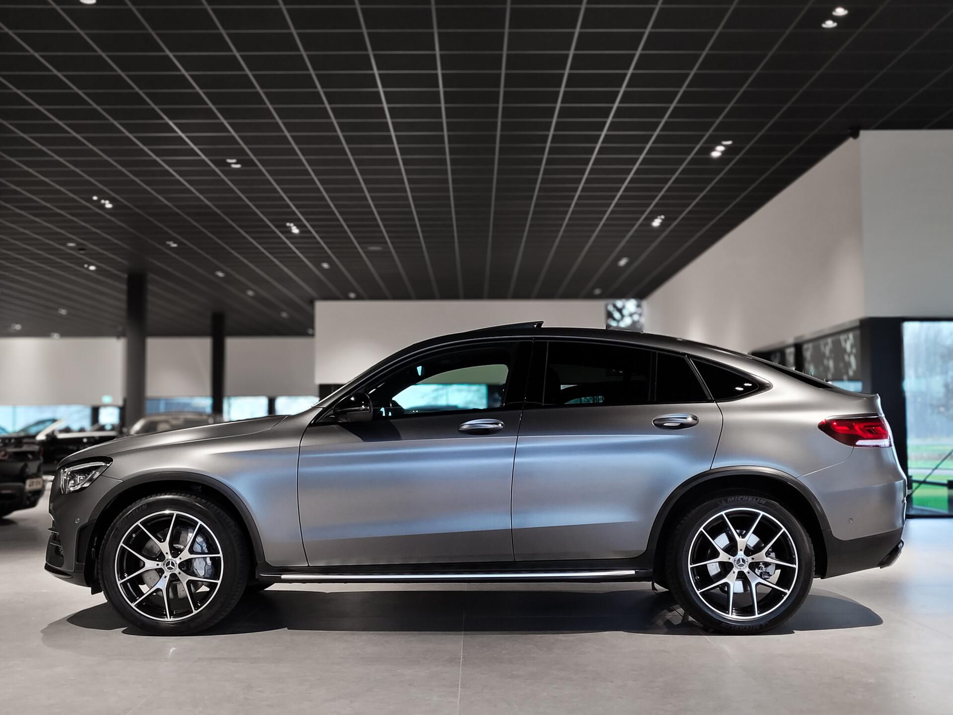Mercedes-Benz GLC Coupé 200 AMG Manufaktur Carbon | Keyless | Burmester | Mem | Rij-assistentie | Schuifdak | 20" | Night Foto 4