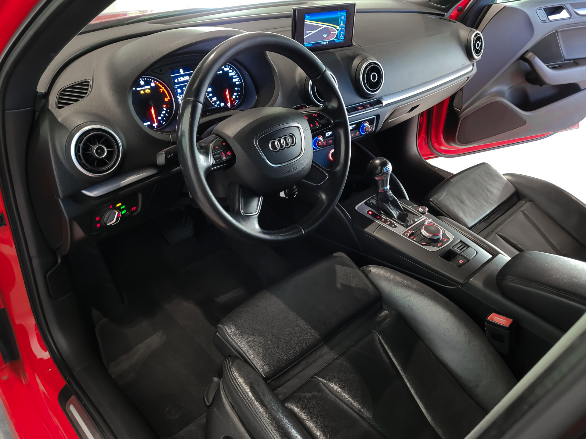 Audi A3 Limousine 1.4 TFSI CoD S-line Pro Line Plus | Leer | 18" | Sportstoelen | Stoelverwarming Foto 14