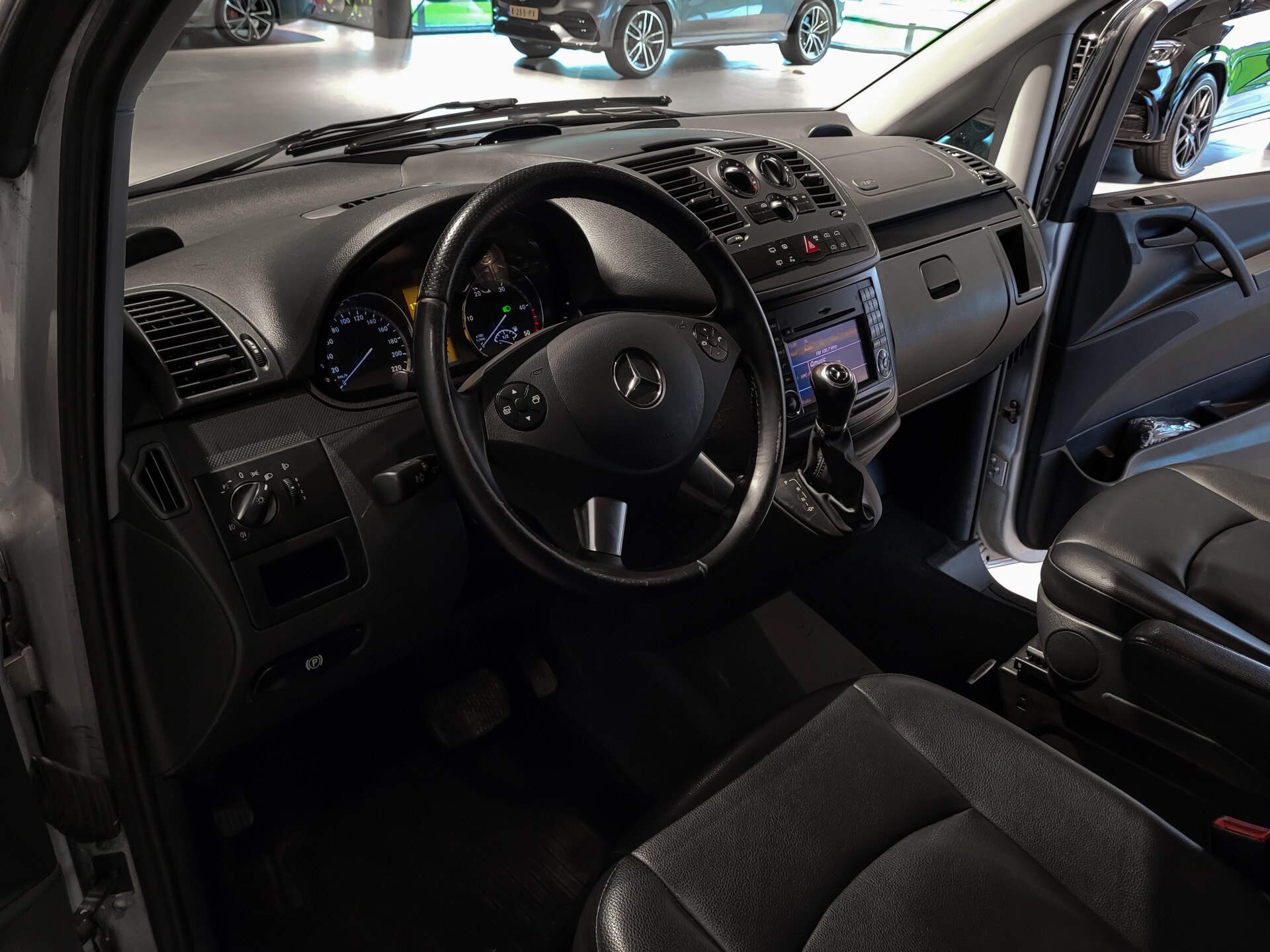 Mercedes-Benz Vito 116 Cdi Lang DC Comfort Plus Leer/Comand | Airco | Trekhaak | Camera | 1ste eigenaar | NL auto Foto 15