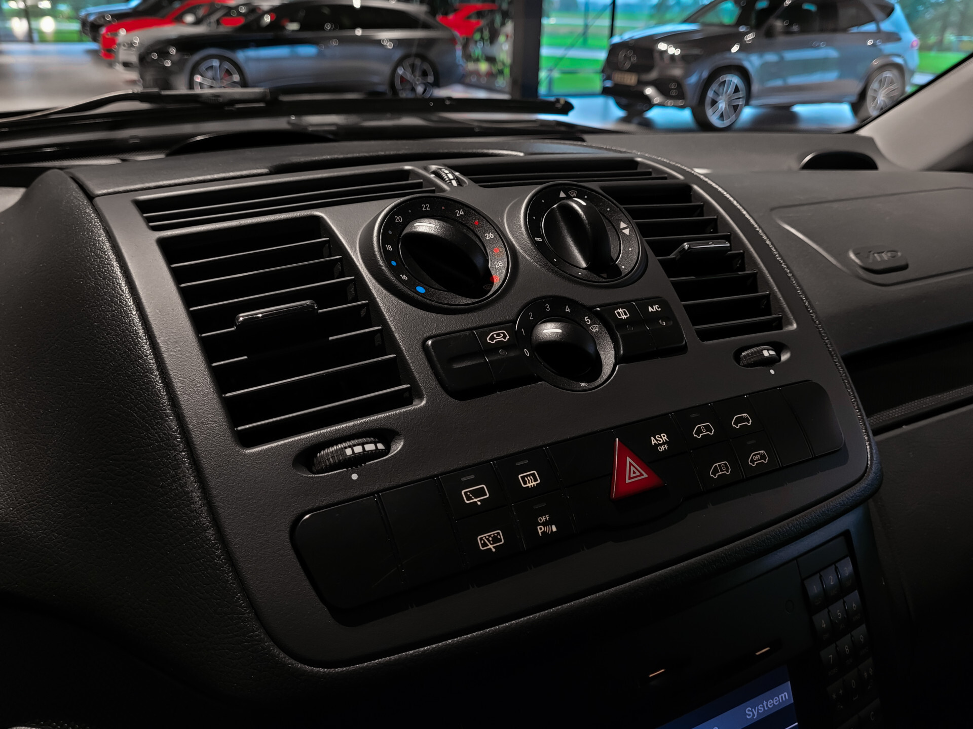 Mercedes-Benz Vito 116 Cdi Lang DC Comfort Plus Leer/Comand | Airco | Trekhaak | Camera | 1ste eigenaar | NL auto Foto 17