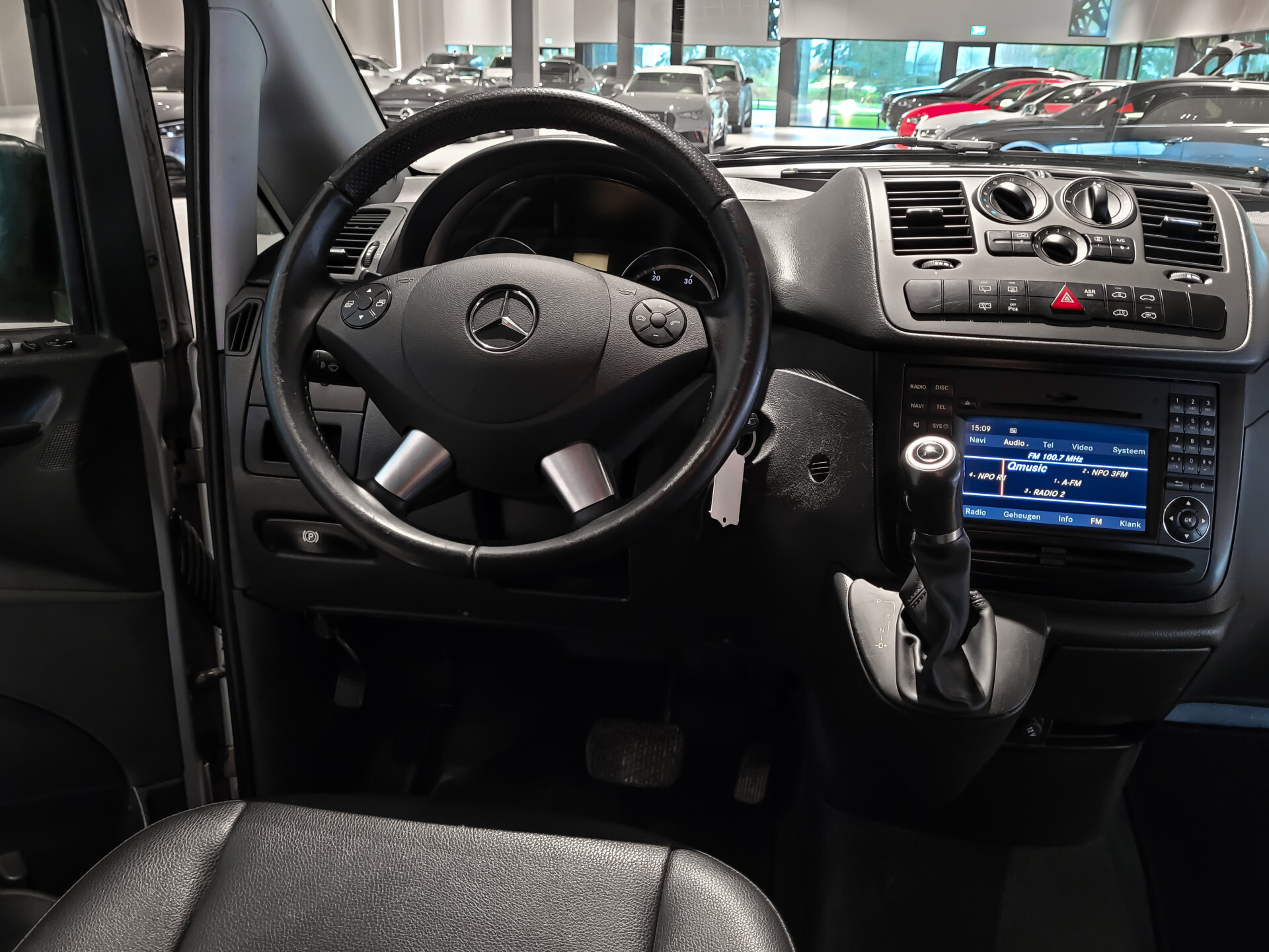 Mercedes-Benz Vito 116 Cdi Lang DC Comfort Plus Leer/Comand | Airco | Trekhaak | Camera | 1ste eigenaar | NL auto Foto 22