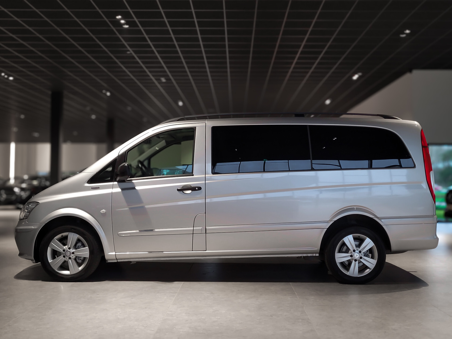 Mercedes-Benz Vito 116 Cdi Lang DC Comfort Plus Leer/Comand | Airco | Trekhaak | Camera | 1ste eigenaar | NL auto Foto 4