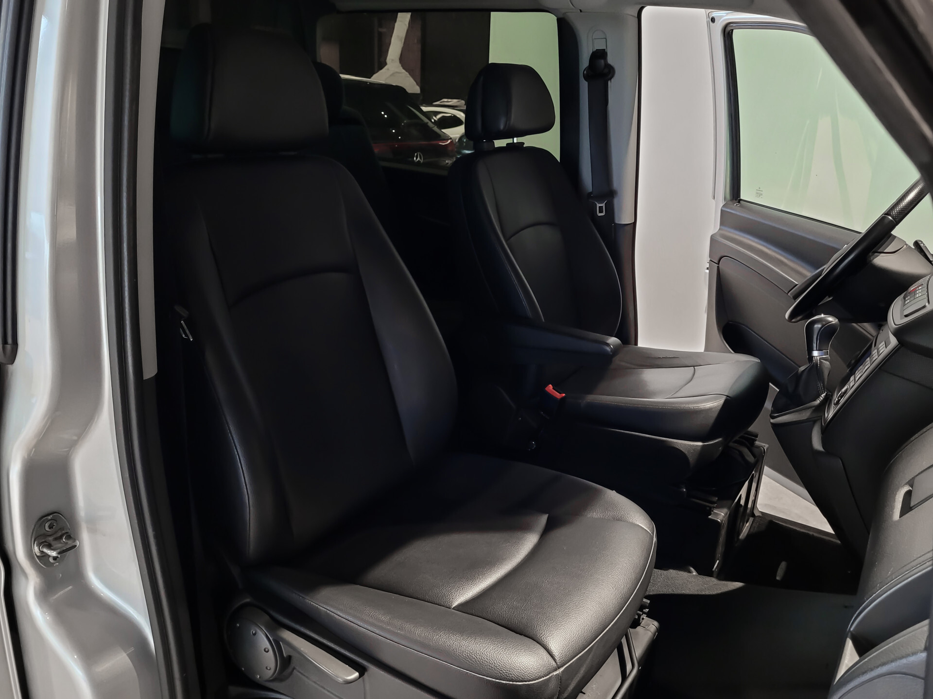 Mercedes-Benz Vito 116 Cdi Lang DC Comfort Plus Leer/Comand | Airco | Trekhaak | Camera | 1ste eigenaar | NL auto Foto 6