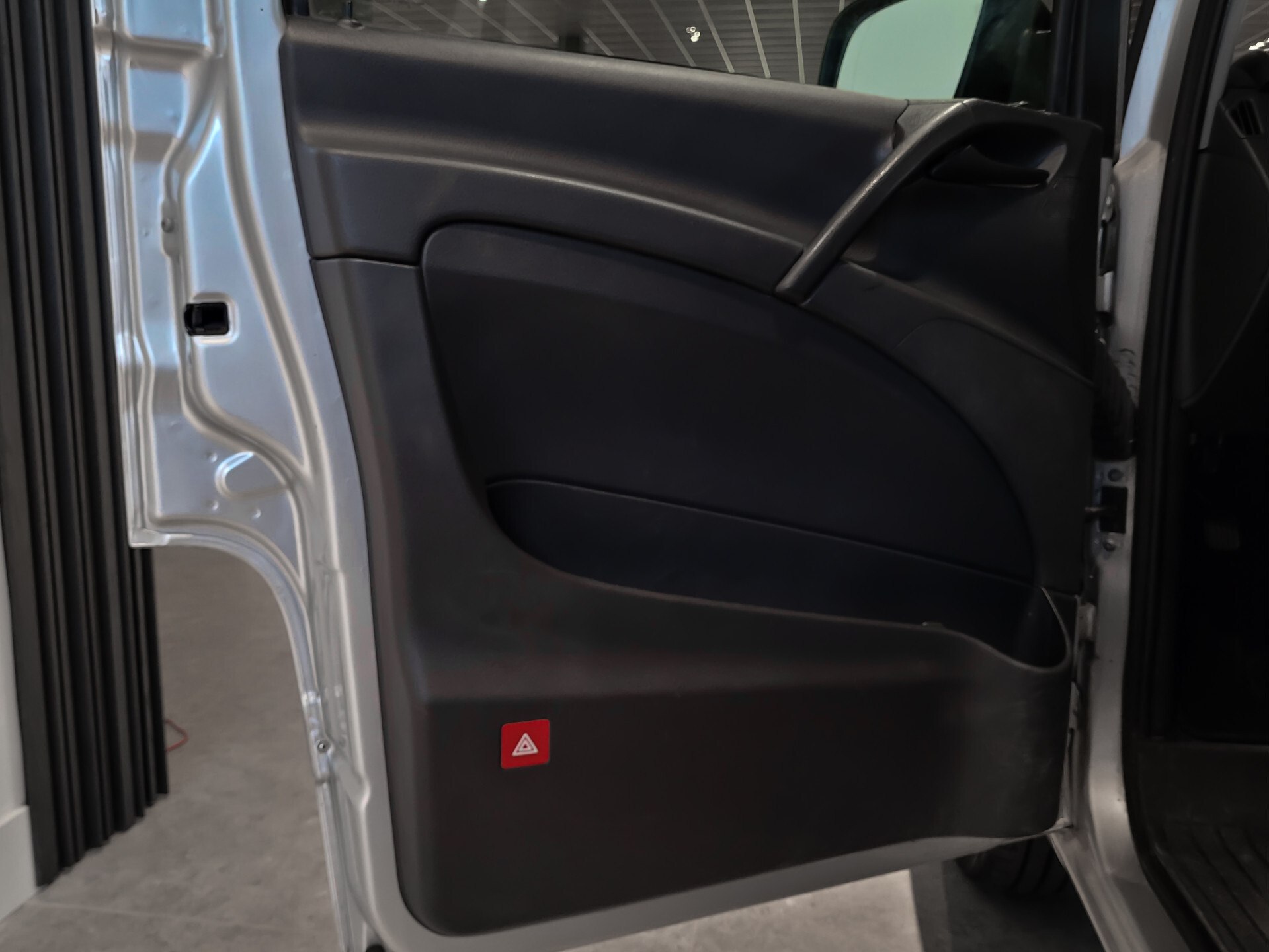 Mercedes-Benz Vito 116 Cdi Lang DC Comfort Plus Leer/Comand | Airco | Trekhaak | Camera | 1ste eigenaar | NL auto Foto 9