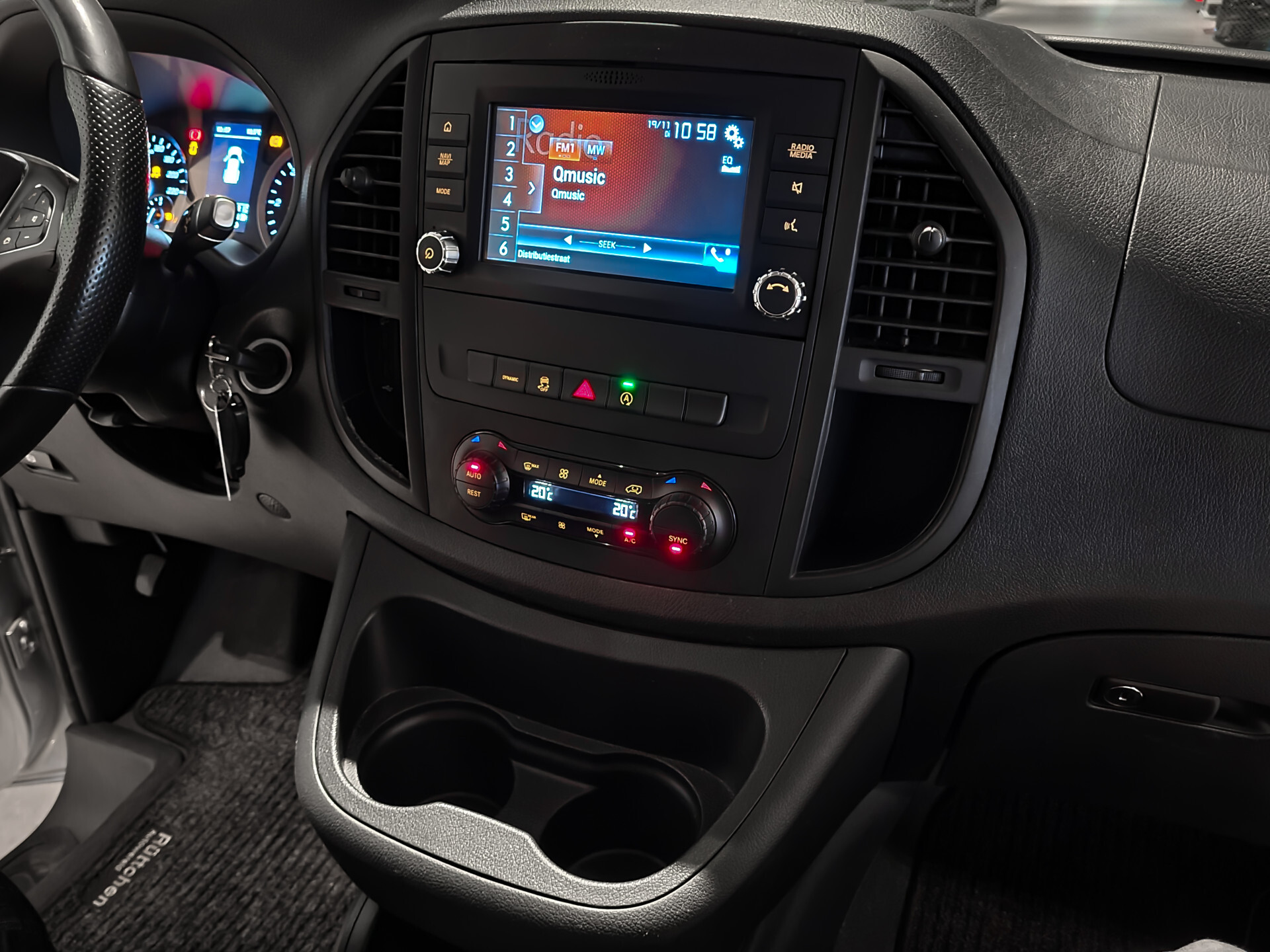 Mercedes-Benz Vito 119 CDI Lang DC Comfort Plus Comand | Schuifdak | ILS | 19" | ECC | Trekhaak | 1ste eigenaar Foto 10