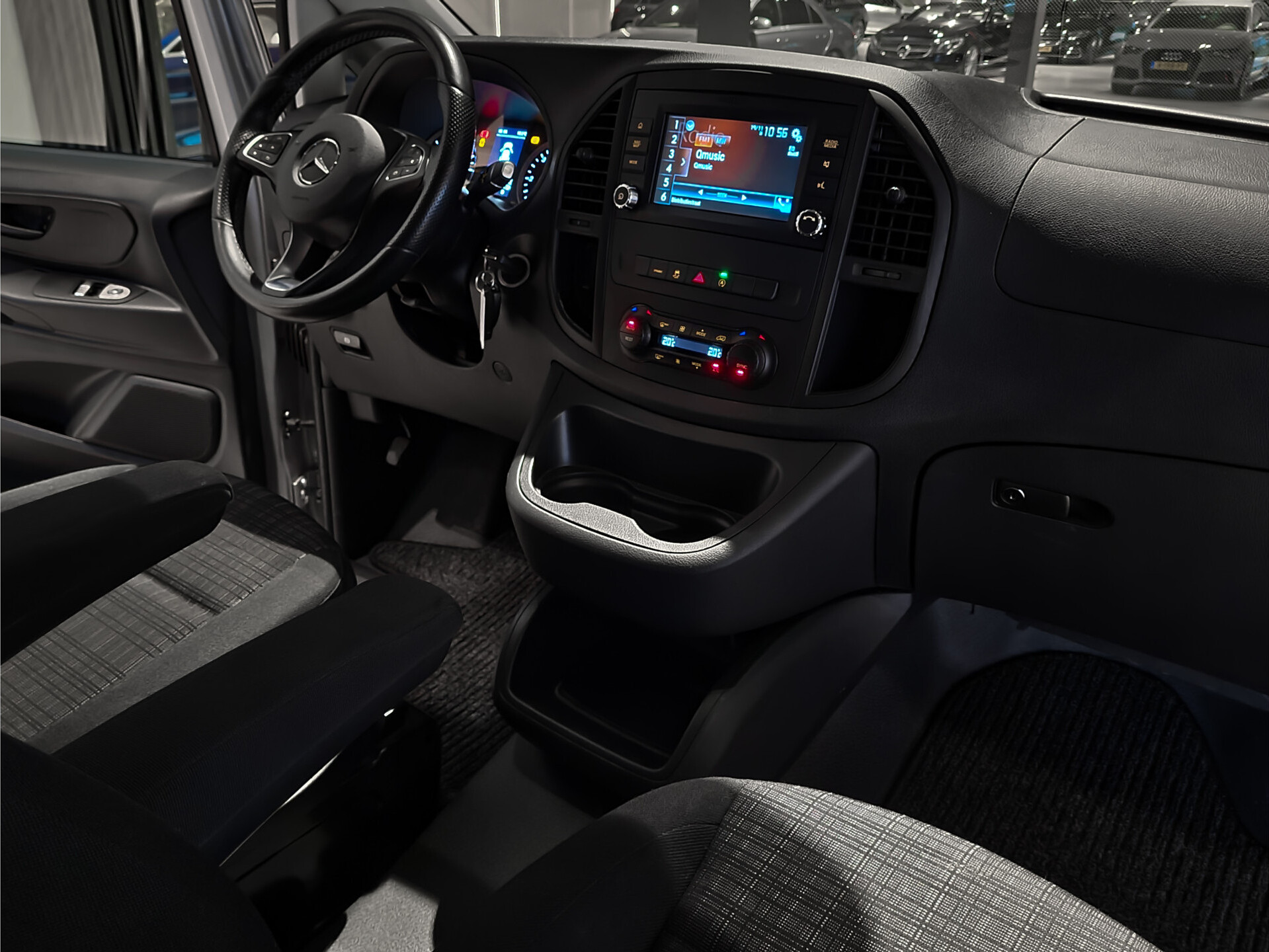 Mercedes-Benz Vito 119 CDI Lang DC Comfort Plus Comand | Schuifdak | ILS | 19" | ECC | Trekhaak | 1ste eigenaar Foto 18