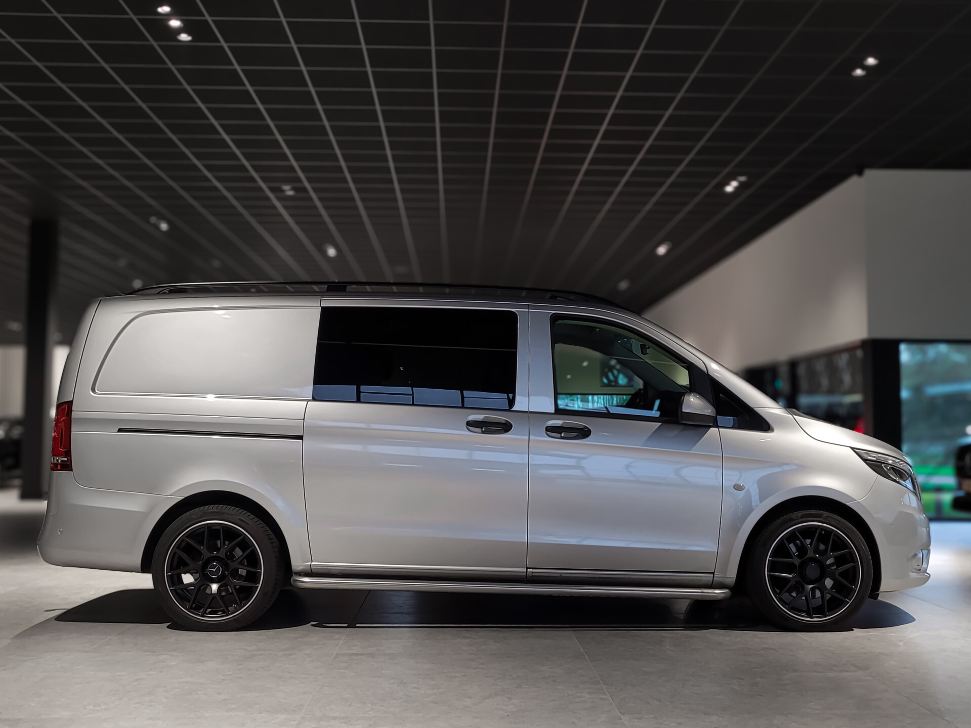 Mercedes-Benz Vito 119 CDI Lang DC Comfort Plus Comand | Schuifdak | ILS | 19" | ECC | Trekhaak | 1ste eigenaar Foto 3