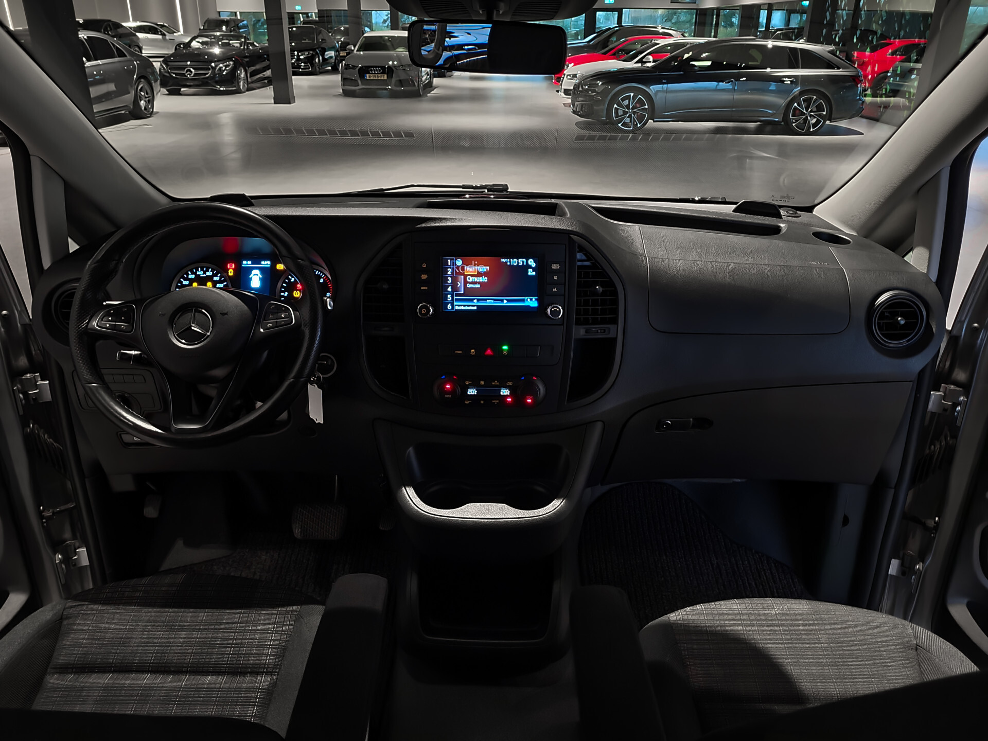 Mercedes-Benz Vito 119 CDI Lang DC Comfort Plus Comand | Schuifdak | ILS | 19" | ECC | Trekhaak | 1ste eigenaar Foto 8