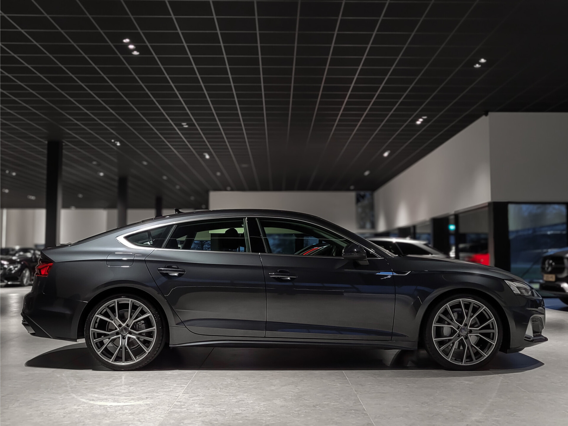 Audi A5 Sportback 40 TFSI S edition 20" | Adaptive Cruise | Massage | Virtual Cockpit | Camera | ECC | Aut-kofferklep Foto 3