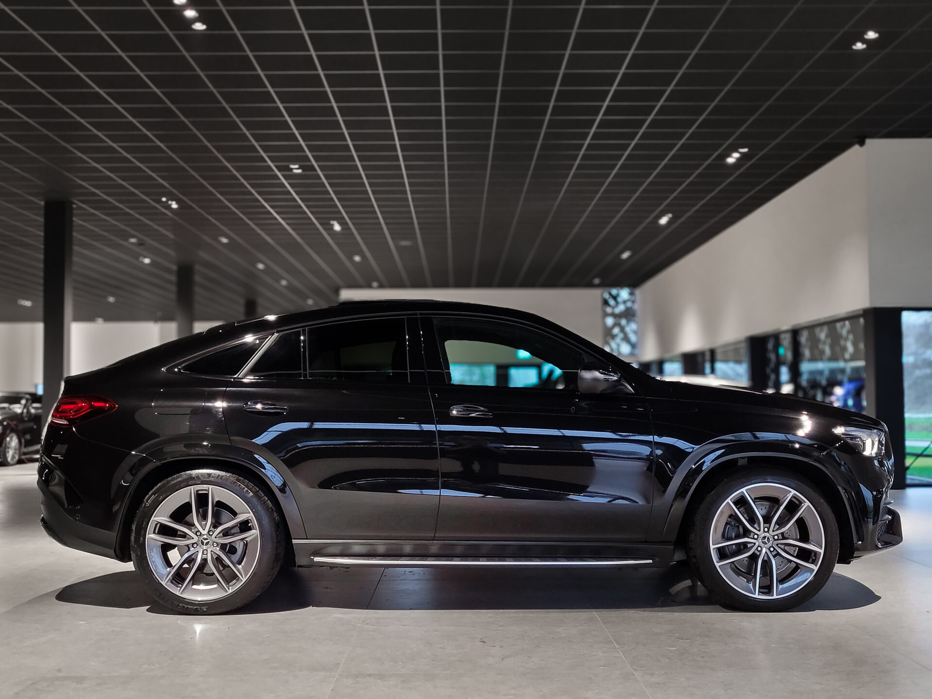 Mercedes-Benz GLE Coupé 400 d 4-M AMG Night Luchtvering | HUD | Rij-Assistentie | Keyless | Stoelkoeling | Trekhaak | Nappa Aut9 Foto 3