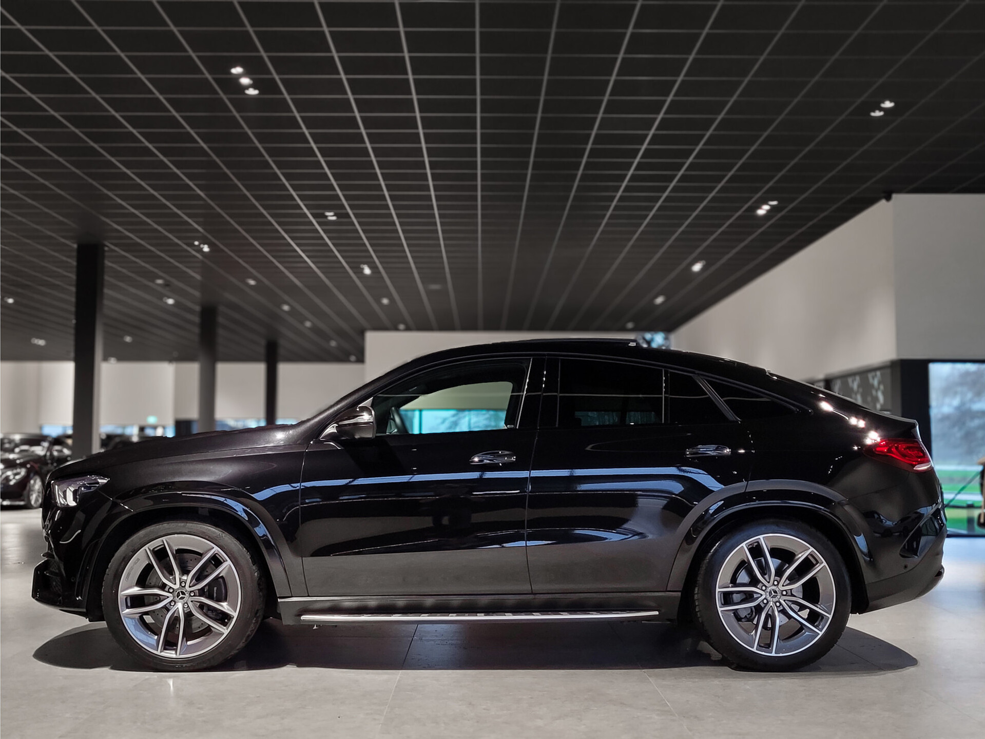 Mercedes-Benz GLE Coupé 400 d 4-M AMG Night Luchtvering | HUD | Rij-Assistentie | Keyless | Stoelkoeling | Trekhaak | Nappa Aut9 Foto 4