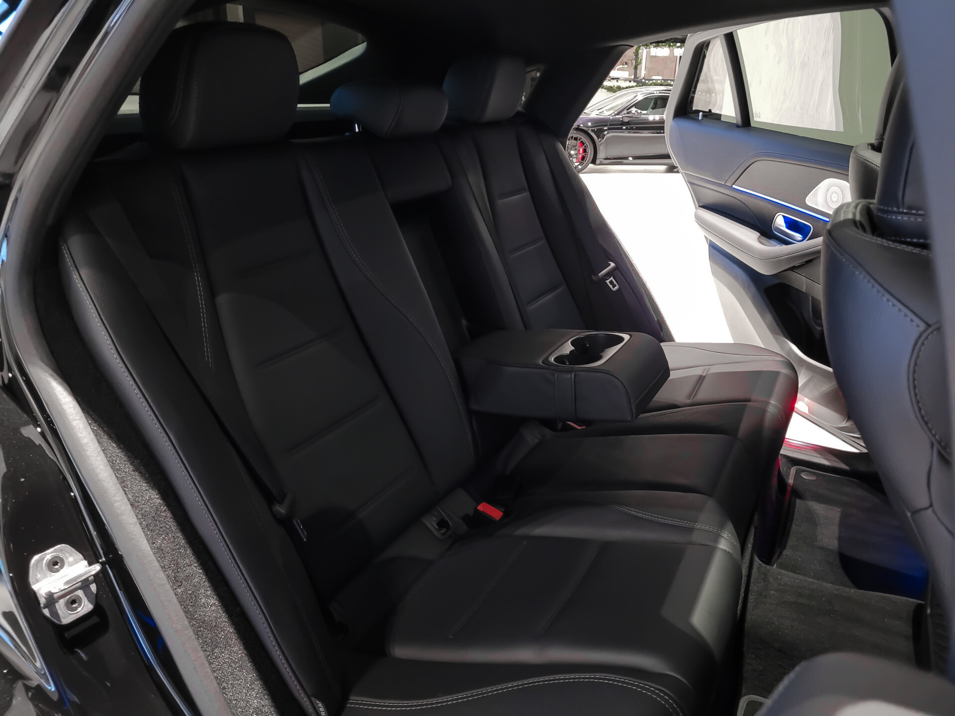 Mercedes-Benz GLE Coupé 400 d 4-M AMG Night Luchtvering | HUD | Rij-Assistentie | Keyless | Stoelkoeling | Trekhaak | Nappa Aut9 Foto 7