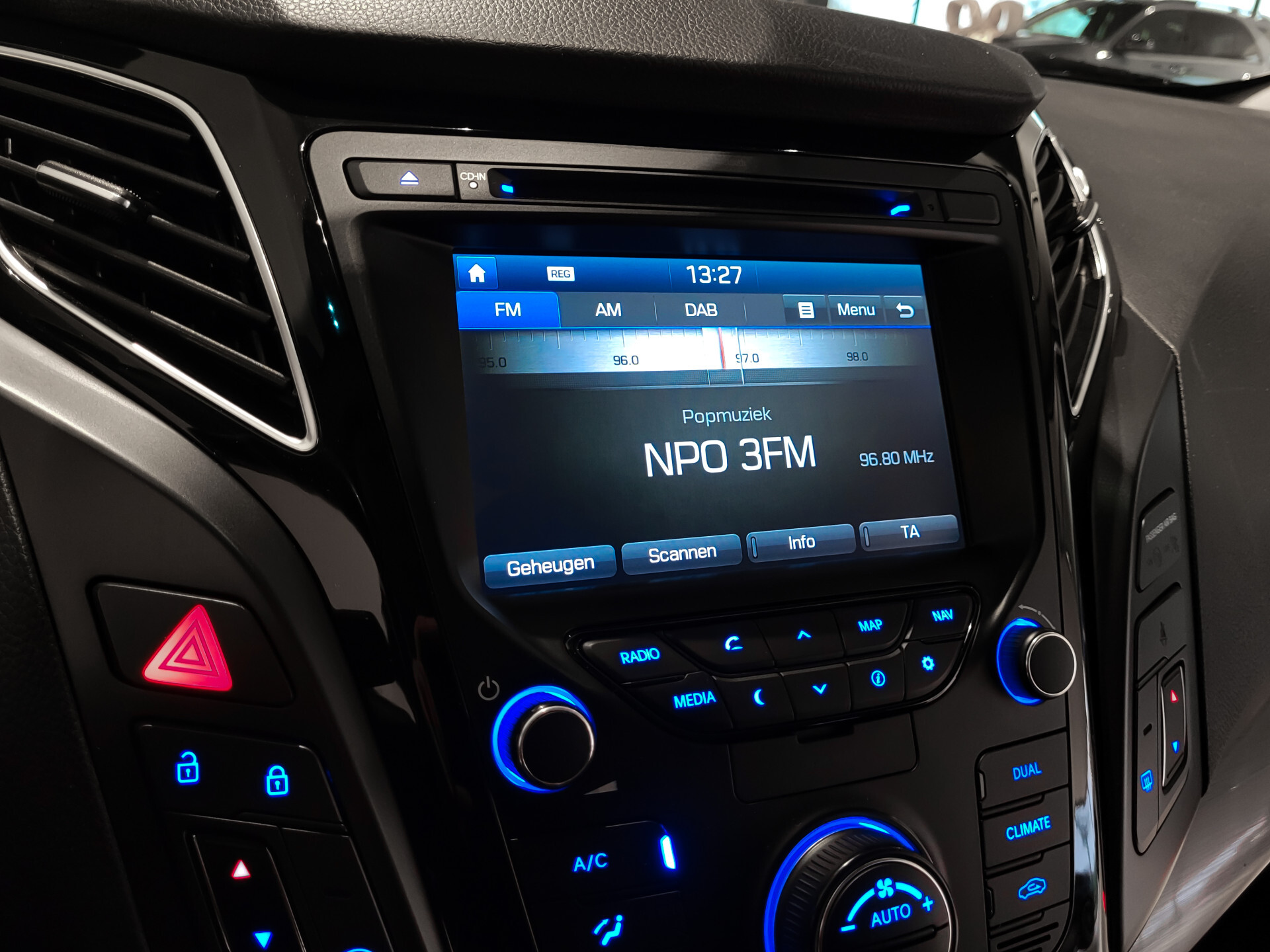 Hyundai i40 Wagon 1.6 GDI Essence 18" | Camera | Groot Navi | Lane Assist | NAP Foto 11