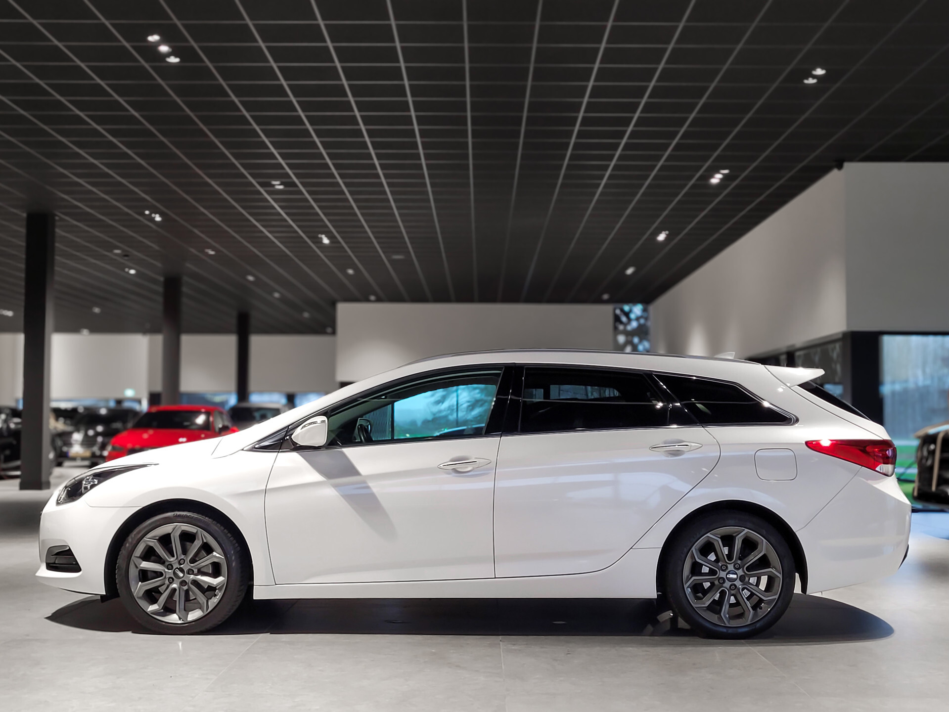 Hyundai i40 Wagon 1.6 GDI Essence 18" | Camera | Groot Navi | Lane Assist | NAP Foto 4