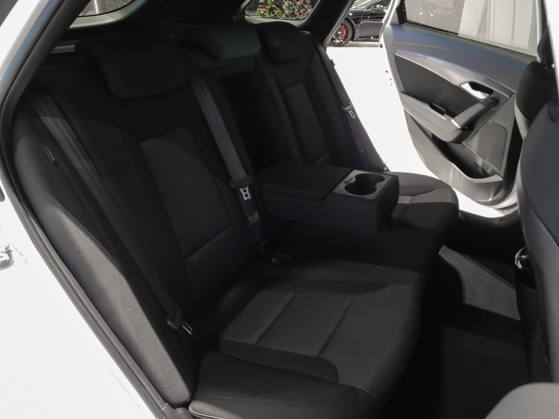 Hyundai i40 Wagon 1.6 GDI Essence 18" | Camera | Groot Navi | Lane Assist | NAP Foto 7