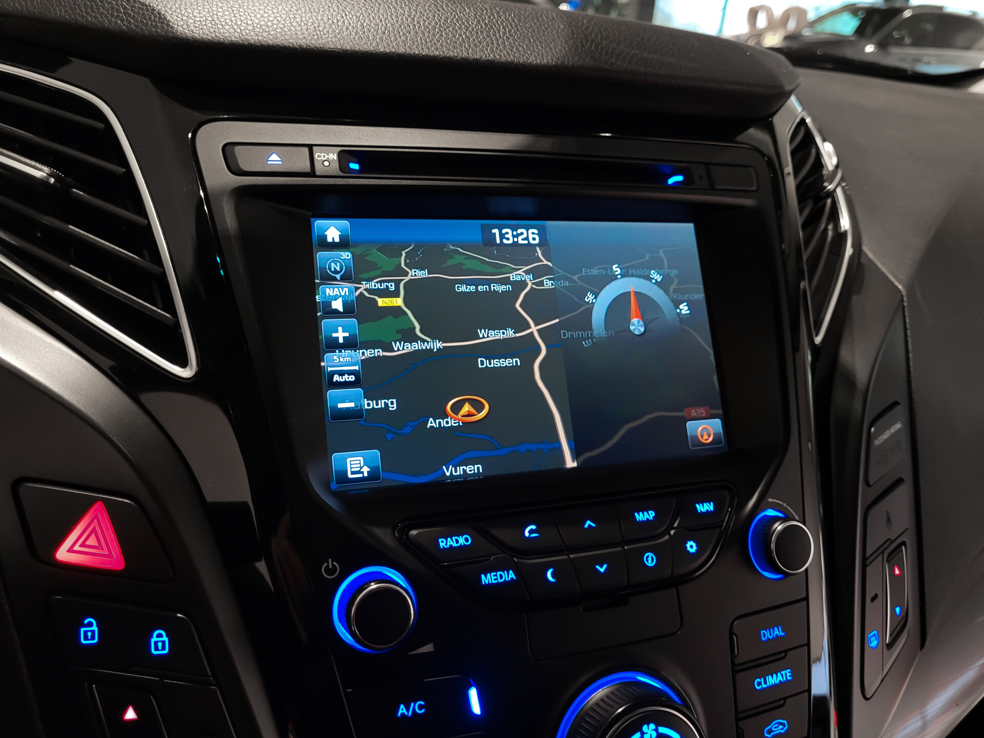 Hyundai i40 Wagon 1.6 GDI Essence 18" | Camera | Groot Navi | Lane Assist | NAP Foto 9