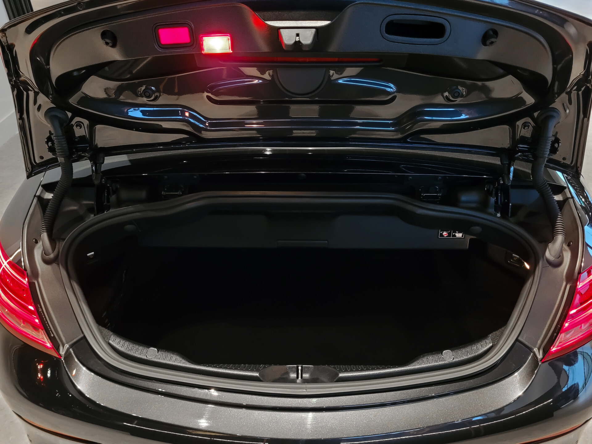 Mercedes-Benz C-Klasse Cabrio 180 AMG Night | ACC | Keyless | Burmester | Mem | 360 | Aircap | Airscarf | HUD | 19" Foto 44