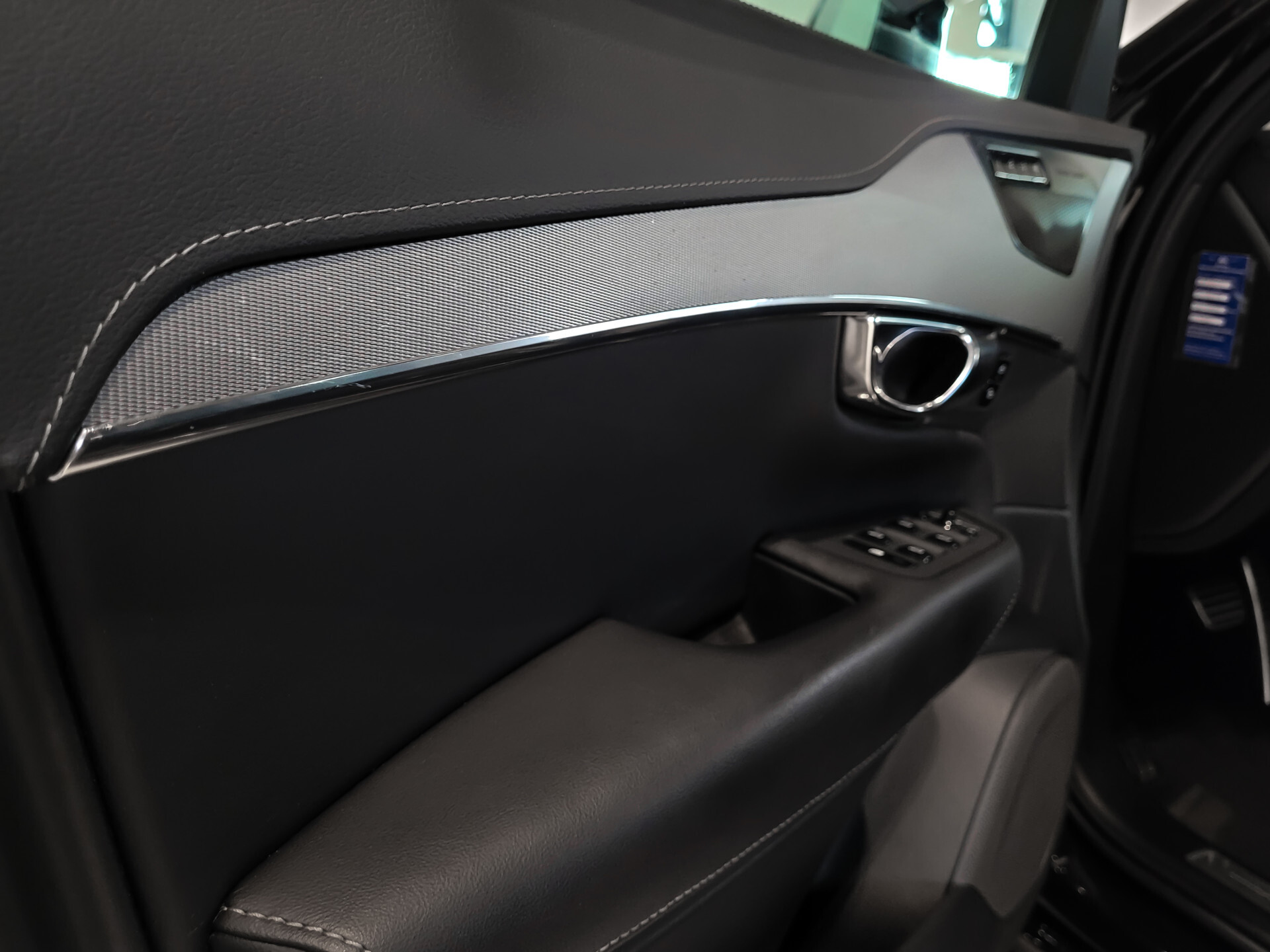 Volvo XC90 2.0 T8 Recharge AWD R-Design 7-Persoons | Luchtvering | Massage | HUD | Stoelkoeling | ACC | Keyless Foto 13