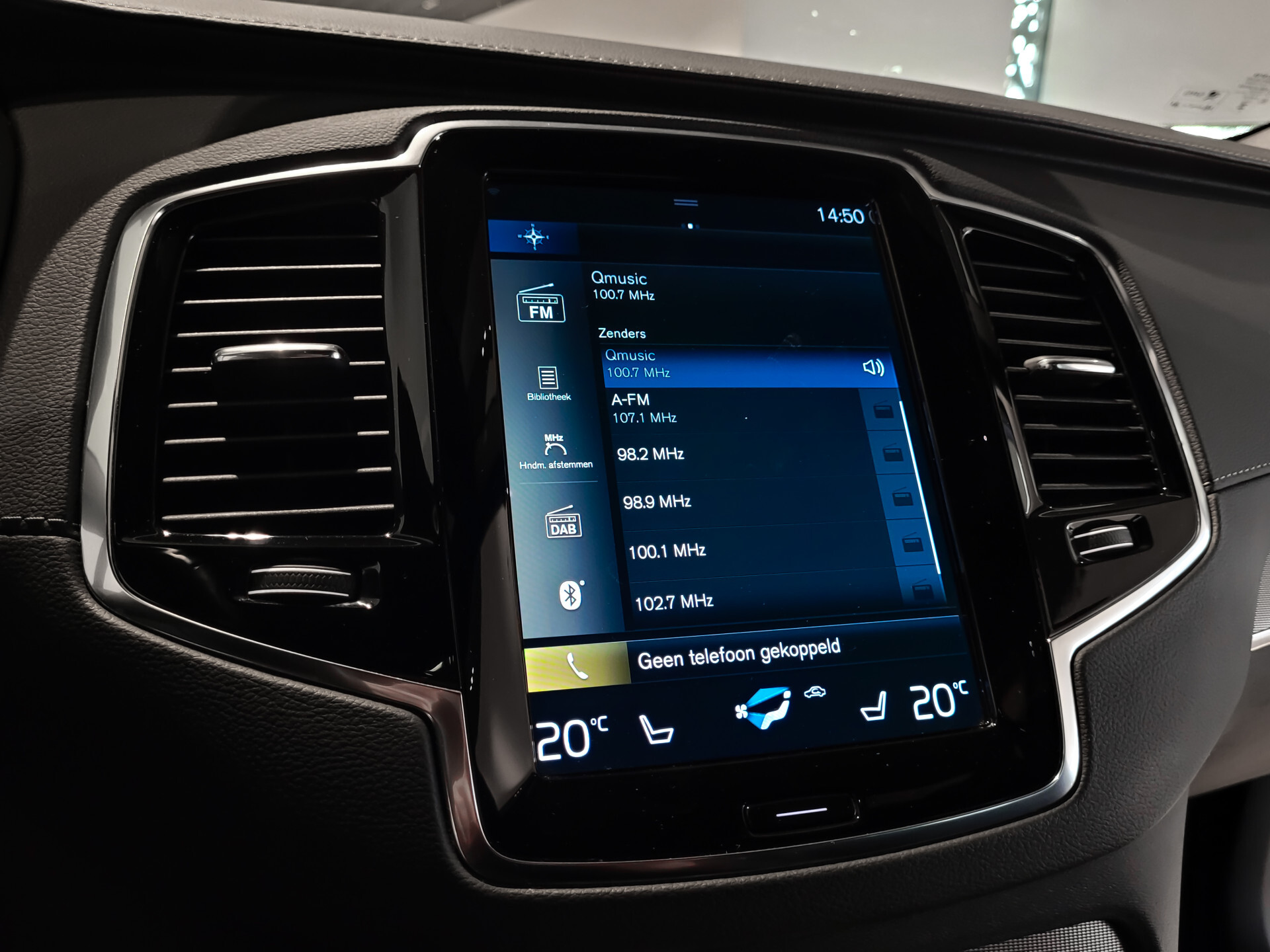 Volvo XC90 2.0 T8 Recharge AWD R-Design 7-Persoons | Luchtvering | Massage | HUD | Stoelkoeling | ACC | Keyless Foto 14