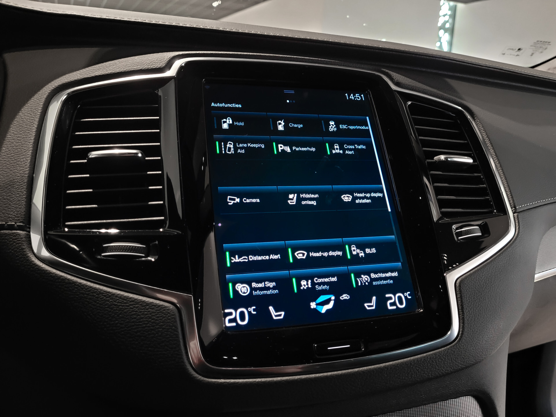 Volvo XC90 2.0 T8 Recharge AWD R-Design 7-Persoons | Luchtvering | Massage | HUD | Stoelkoeling | ACC | Keyless Foto 18