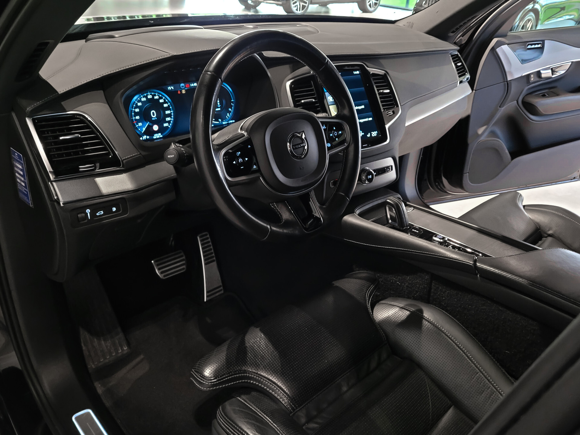 Volvo XC90 2.0 T8 Recharge AWD R-Design 7-Persoons | Luchtvering | Massage | HUD | Stoelkoeling | ACC | Keyless Foto 19