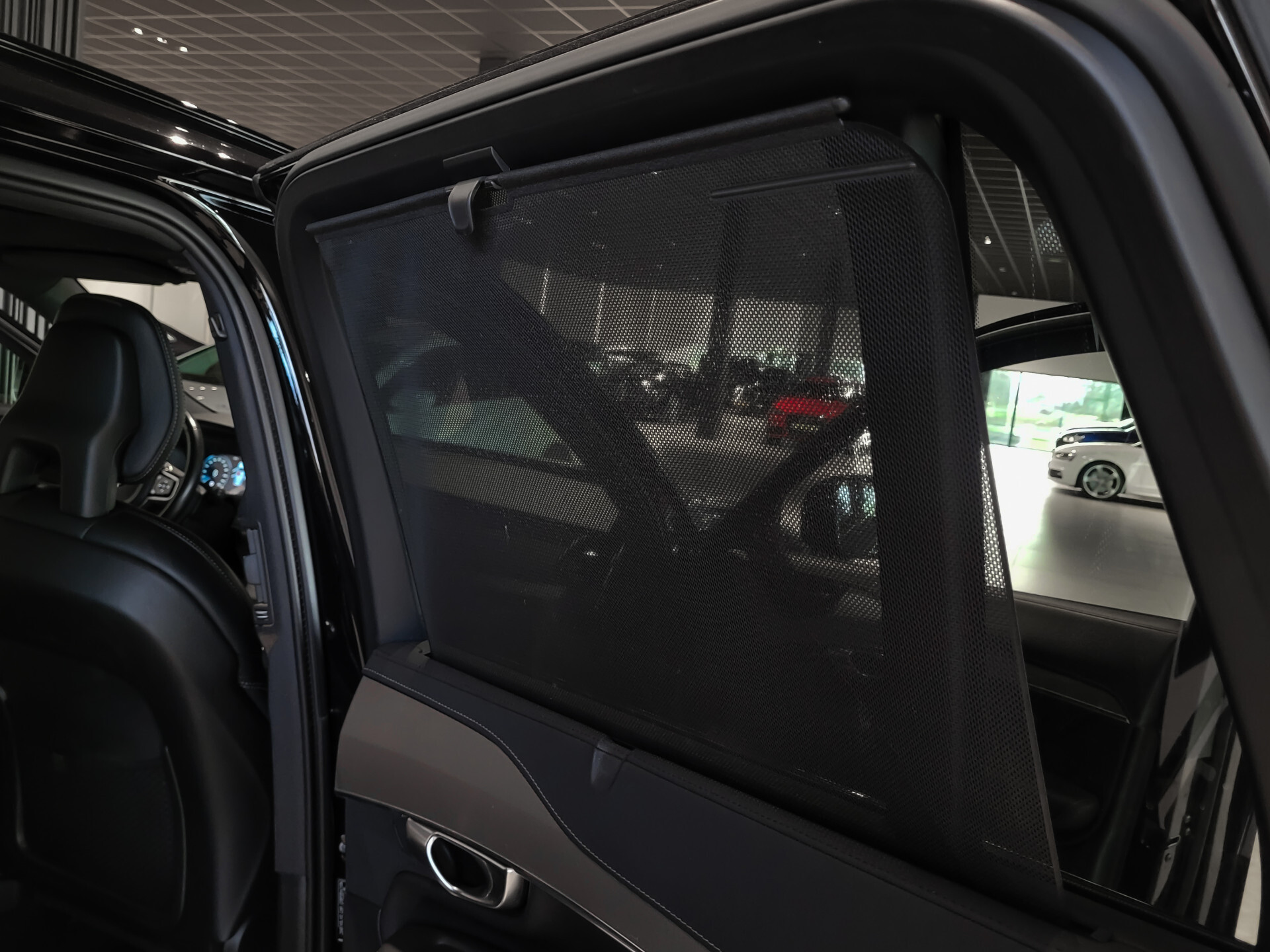 Volvo XC90 2.0 T8 Recharge AWD R-Design 7-Persoons | Luchtvering | Massage | HUD | Stoelkoeling | ACC | Keyless Foto 25