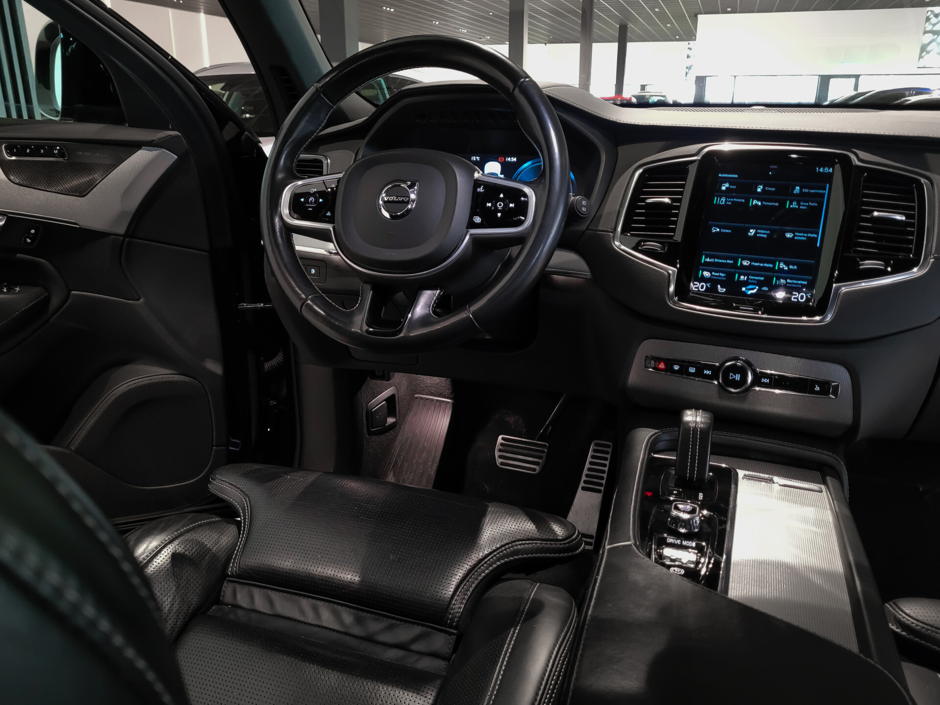 Volvo XC90 2.0 T8 Recharge AWD R-Design 7-Persoons | Luchtvering | Massage | HUD | Stoelkoeling | ACC | Keyless Foto 29