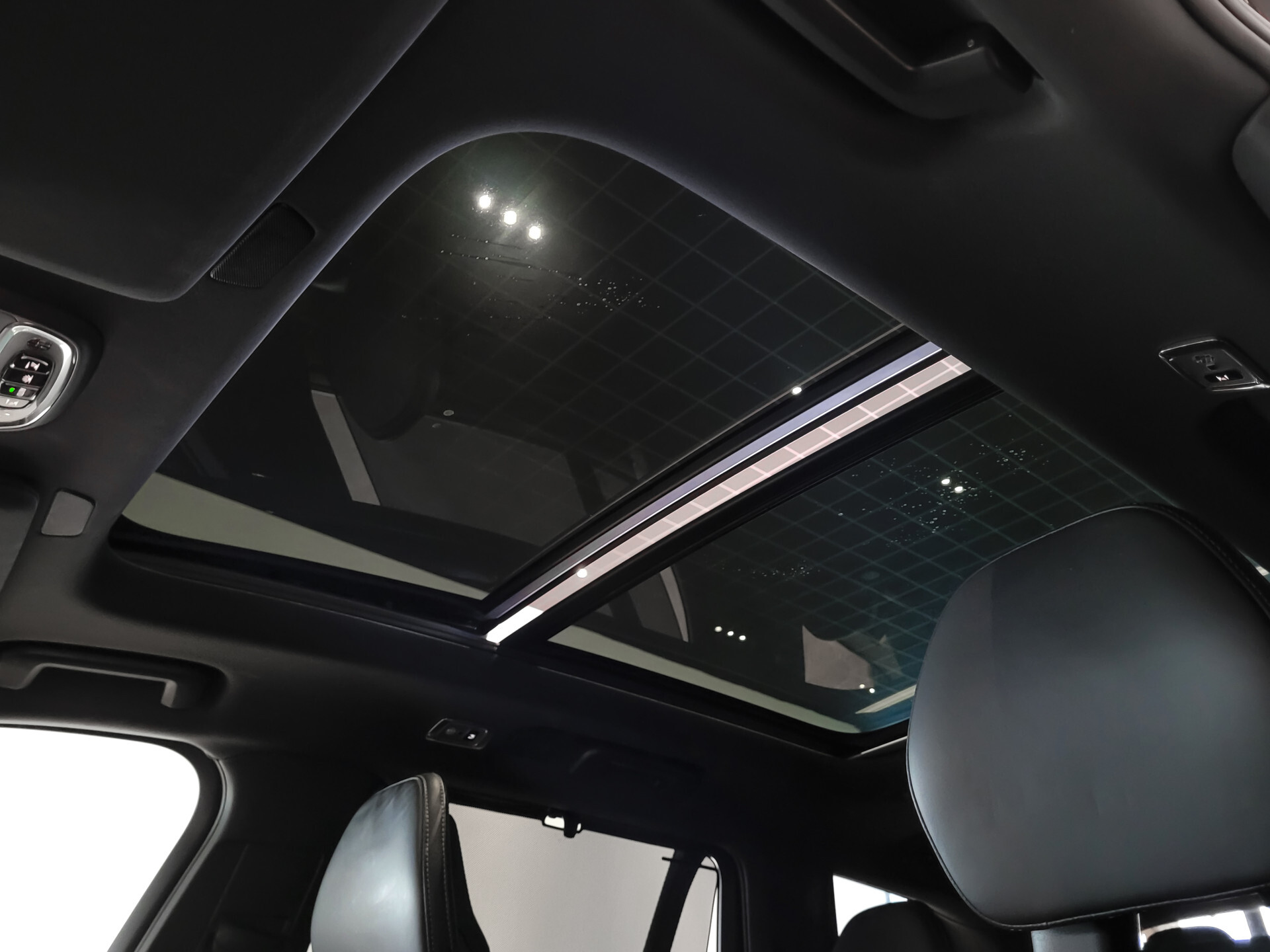 Volvo XC90 2.0 T8 Recharge AWD R-Design 7-Persoons | Luchtvering | Massage | HUD | Stoelkoeling | ACC | Keyless Foto 30