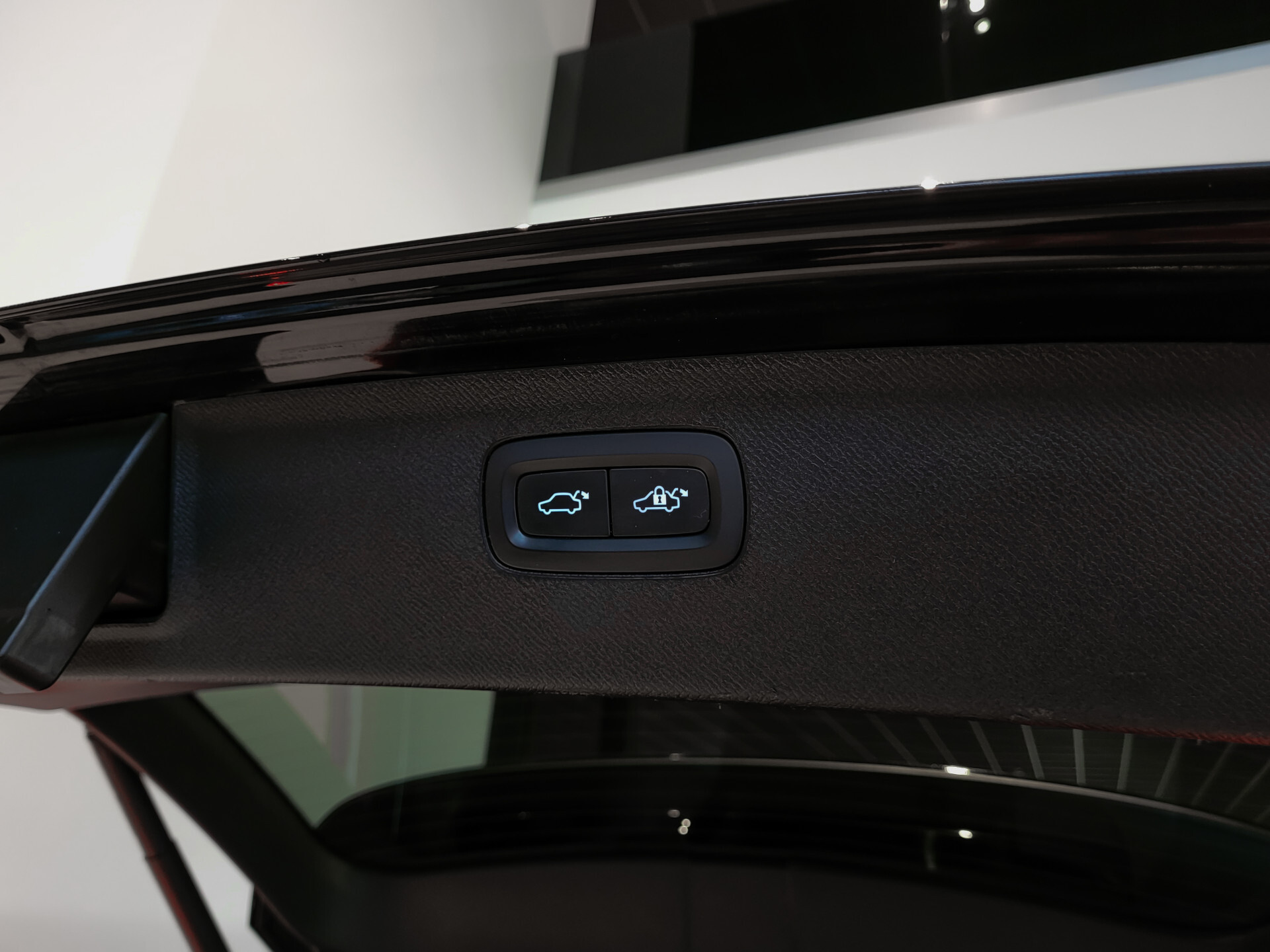 Volvo XC90 2.0 T8 Recharge AWD R-Design 7-Persoons | Luchtvering | Massage | HUD | Stoelkoeling | ACC | Keyless Foto 32