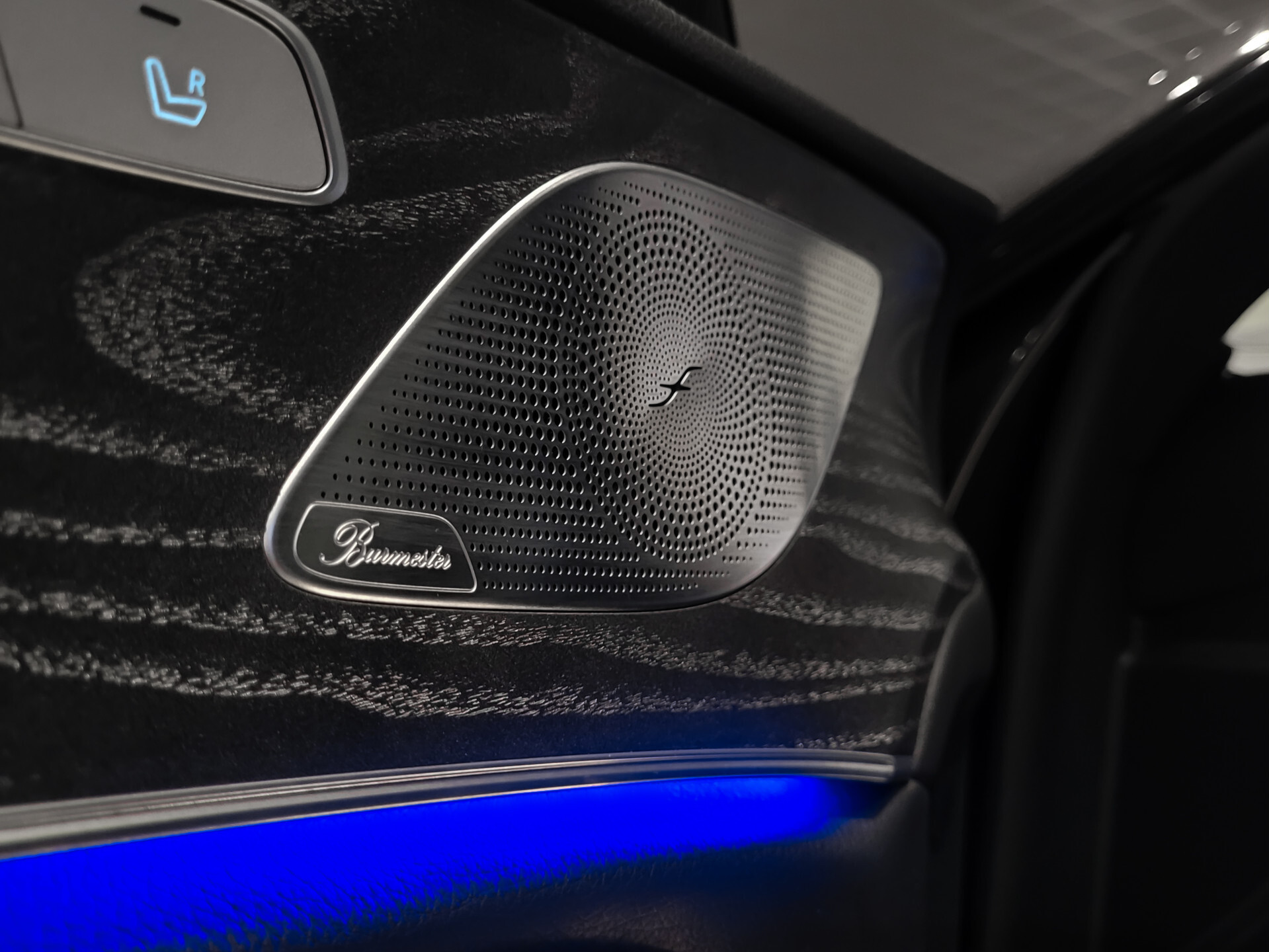 Mercedes-Benz CLS-Klasse 300 d AMG Night | Luchtvering | Rij-assistentie | Keyless | Burmester | Standkachel | HUD | Schuifdak | 20" Foto 15