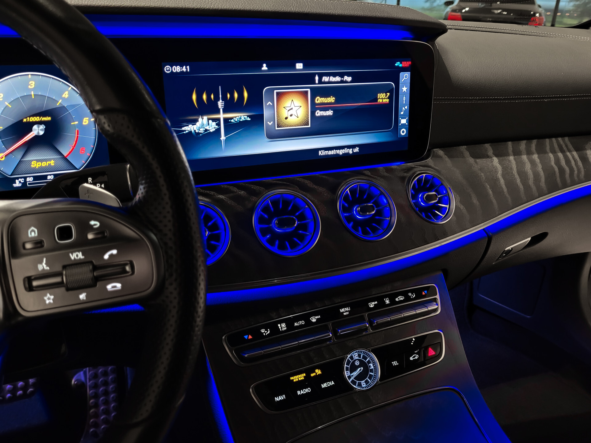 Mercedes-Benz CLS-Klasse 300 d AMG Night | Luchtvering | Rij-assistentie | Keyless | Burmester | Standkachel | HUD | Schuifdak | 20" Foto 25