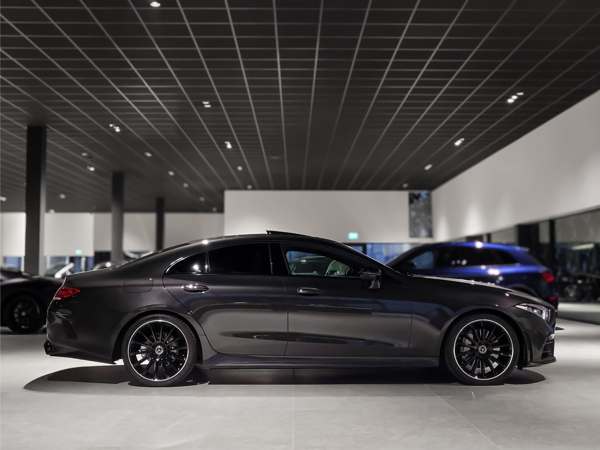 Mercedes-Benz CLS-Klasse 300 d AMG Night | Luchtvering | Rij-assistentie | Keyless | Burmester | Standkachel | HUD | Schuifdak | 20" Foto 3