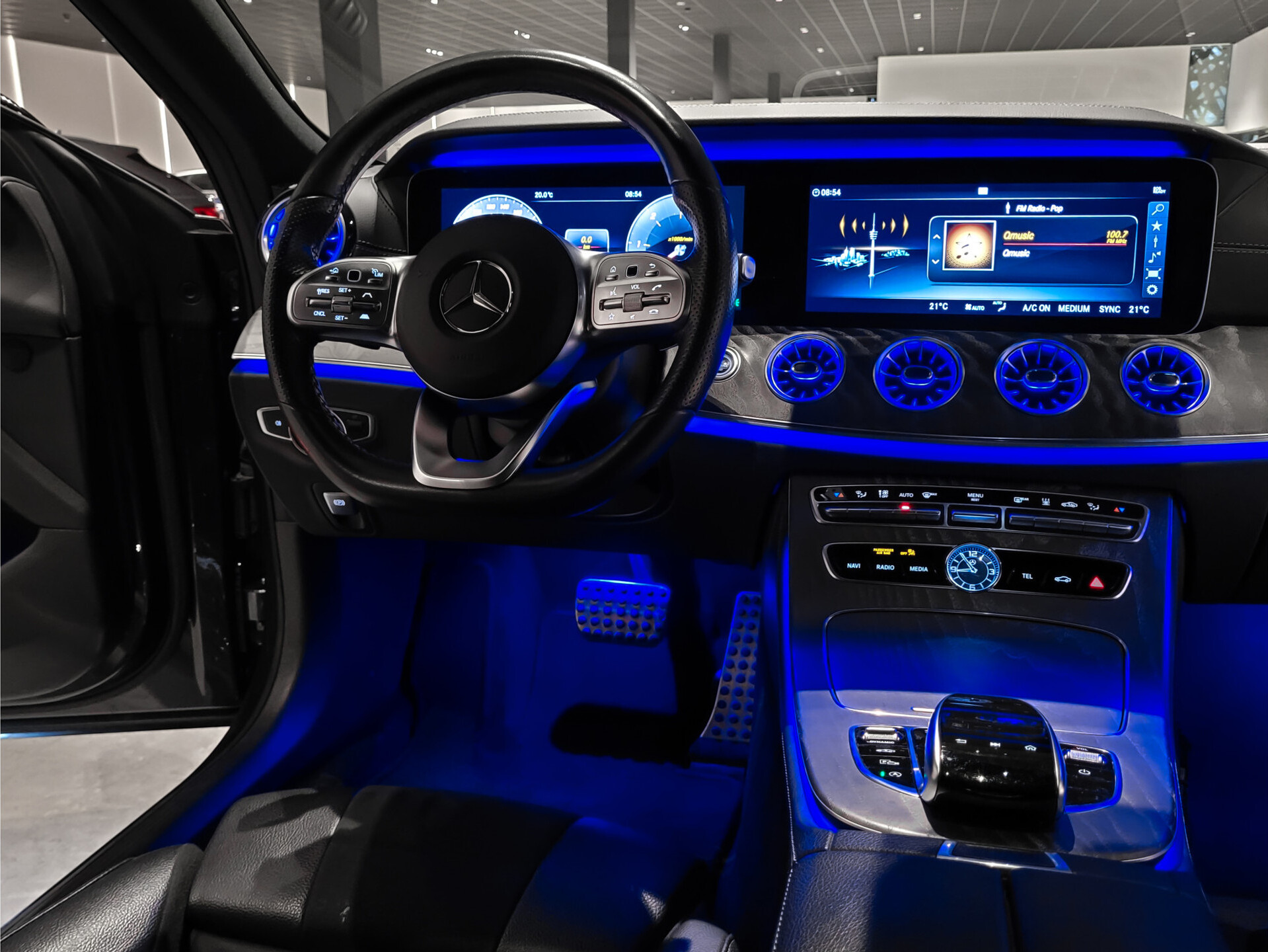 Mercedes-Benz CLS-Klasse 300 d AMG Night | Luchtvering | Rij-assistentie | Keyless | Burmester | Standkachel | HUD | Schuifdak | 20" Foto 35