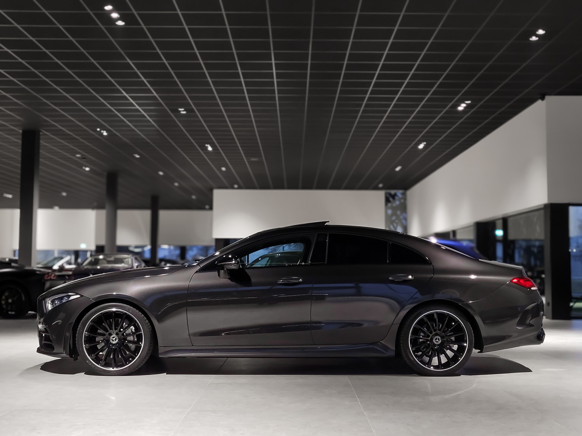 Mercedes-Benz CLS-Klasse 300 d AMG Night | Luchtvering | Rij-assistentie | Keyless | Burmester | Standkachel | HUD | Schuifdak | 20" Foto 4