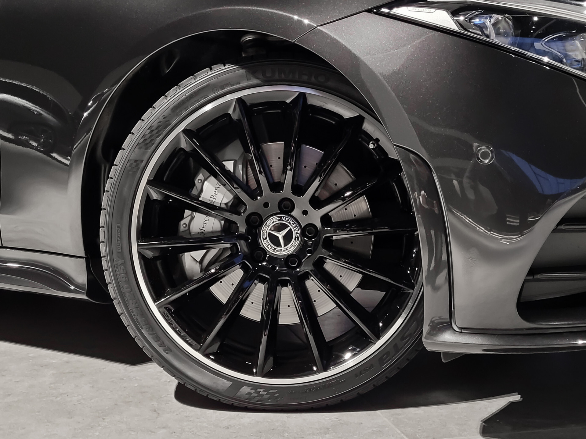 Mercedes-Benz CLS-Klasse 300 d AMG Night | Luchtvering | Rij-assistentie | Keyless | Burmester | Standkachel | HUD | Schuifdak | 20" Foto 48