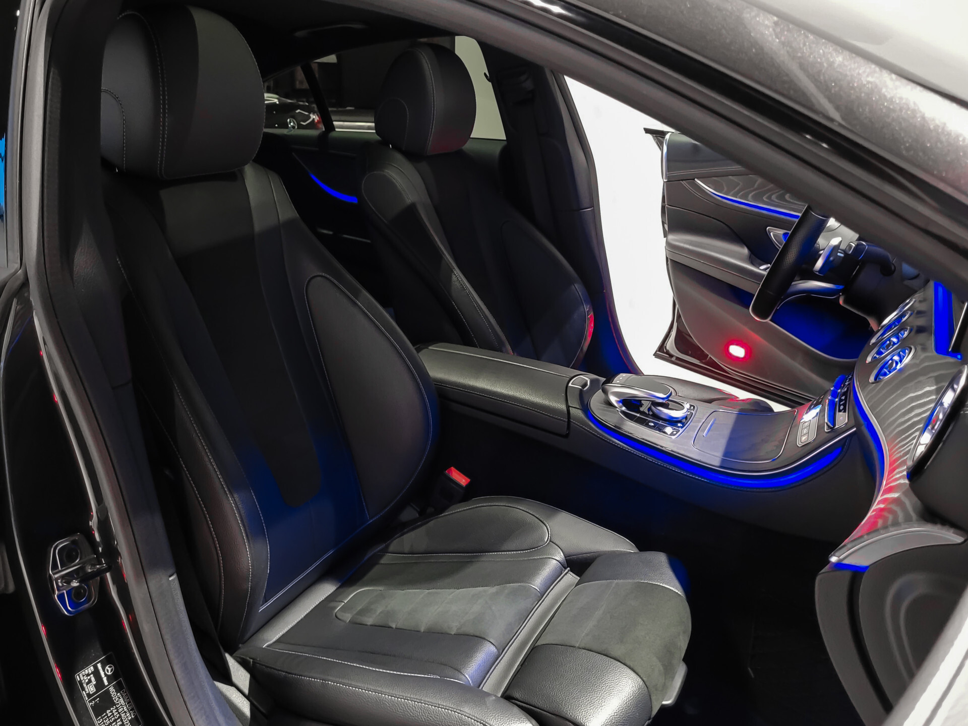 Mercedes-Benz CLS-Klasse 300 d AMG Night | Luchtvering | Rij-assistentie | Keyless | Burmester | Standkachel | HUD | Schuifdak | 20" Foto 6