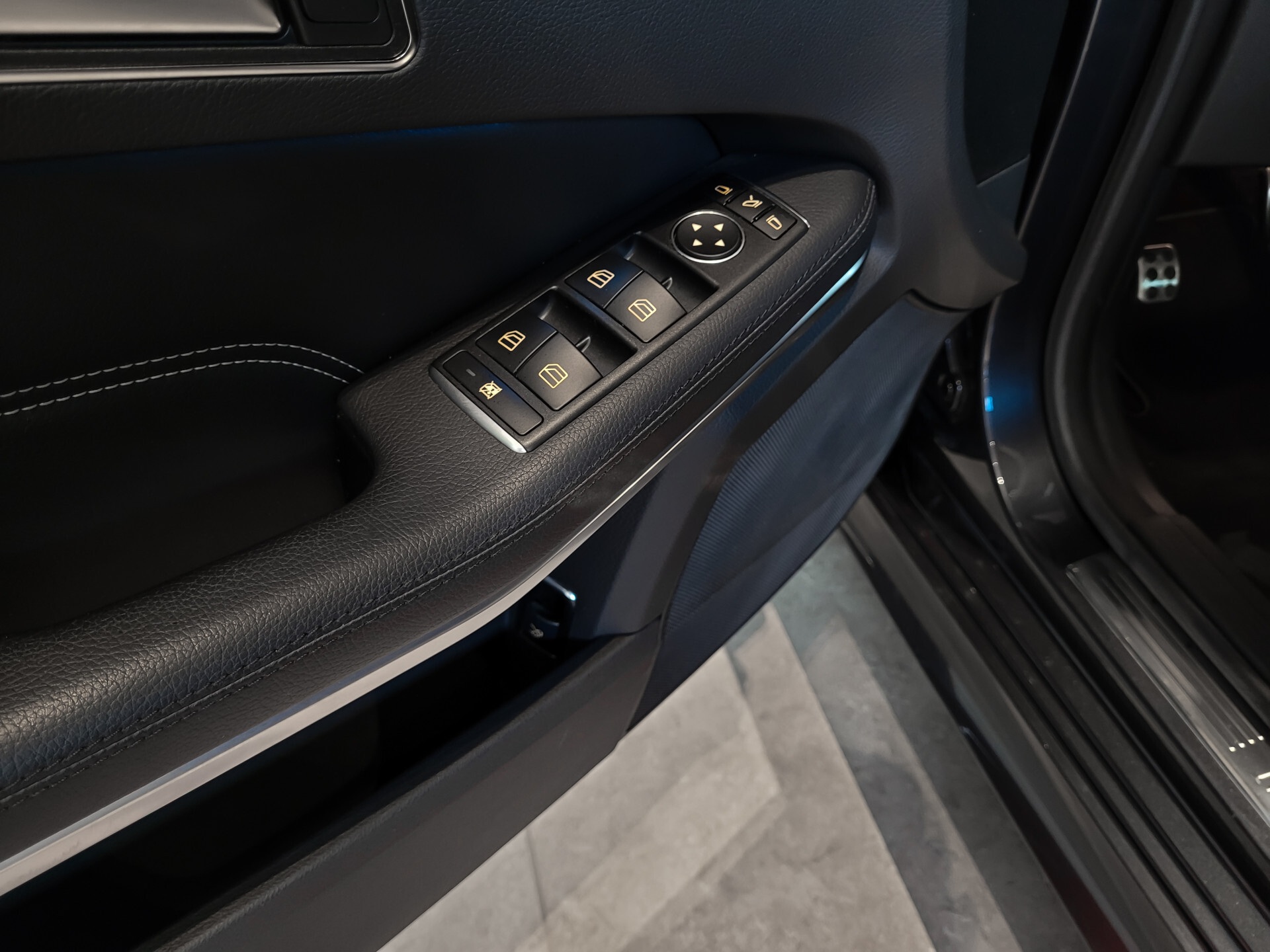 Mercedes-Benz E-Klasse 400 AMG Panorama | ACC | Harman-Kardon | Camera | Zonweringpakket | Volledige historie Foto 13