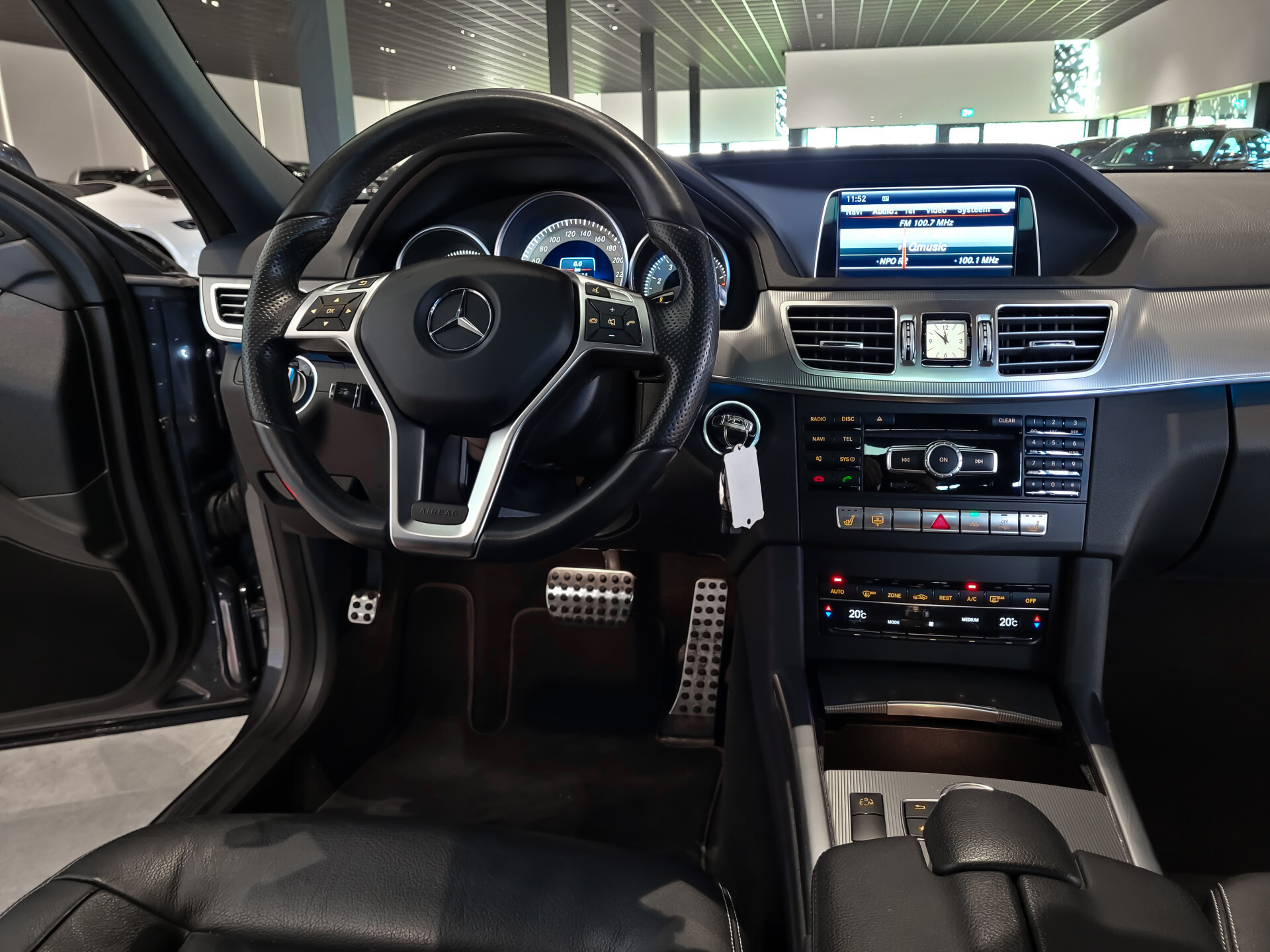 Mercedes-Benz E-Klasse 400 AMG Panorama | ACC | Harman-Kardon | Camera | Zonweringpakket | Volledige historie Foto 21