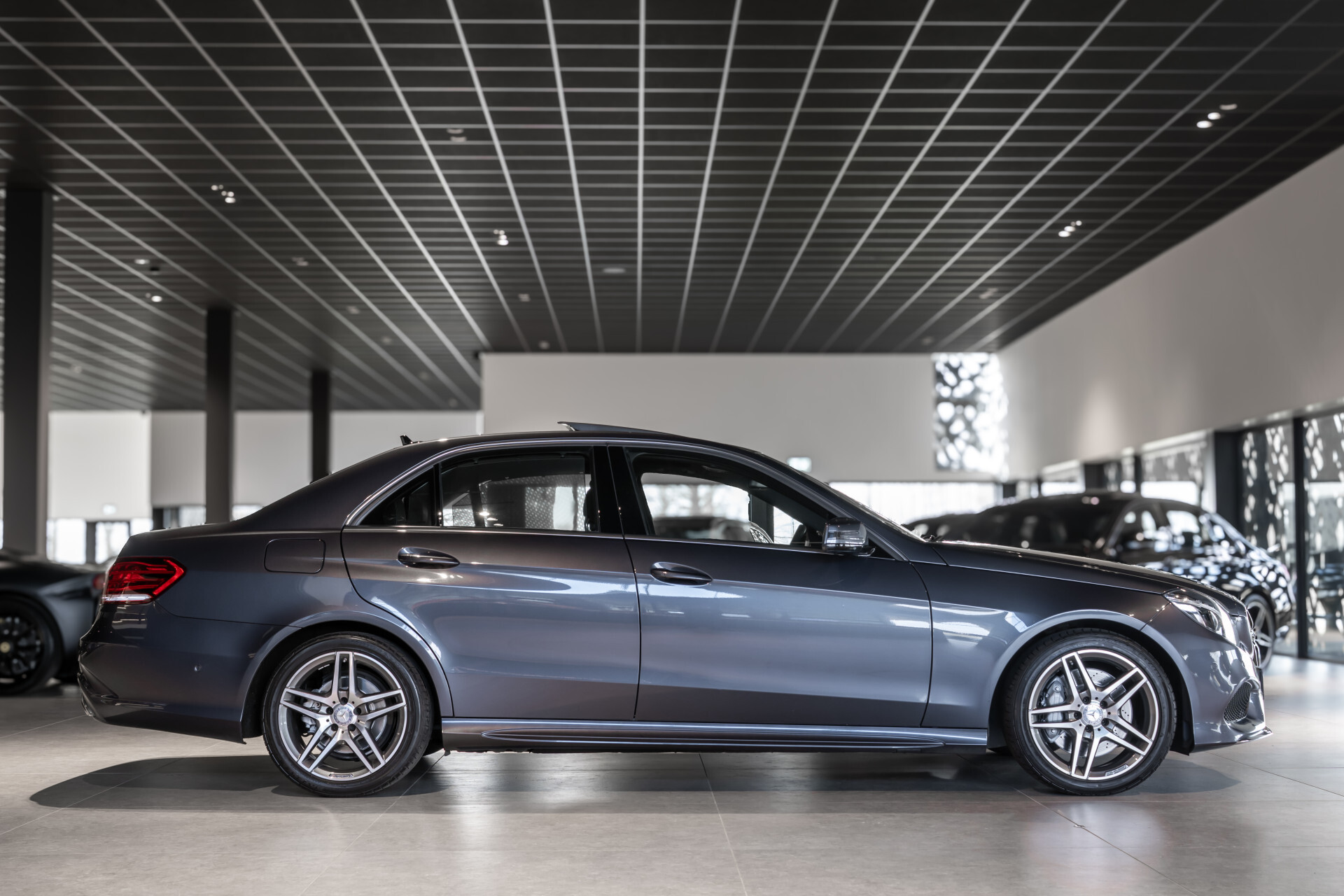 Mercedes-Benz E-Klasse 400 AMG Panorama | ACC | Harman-Kardon | Camera | Zonweringpakket | Volledige historie Foto 3