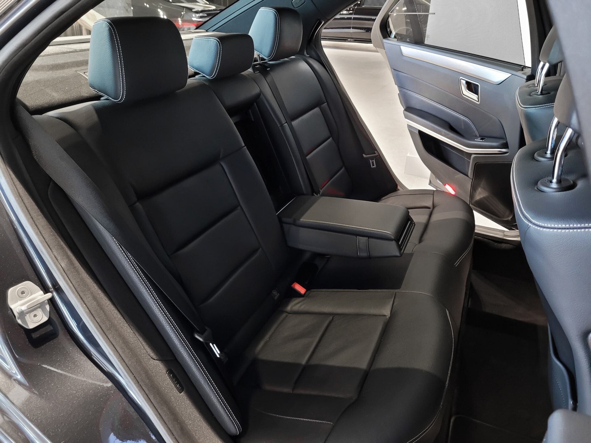 Mercedes-Benz E-Klasse 400 AMG Panorama | ACC | Harman-Kardon | Camera | Zonweringpakket | Volledige historie Foto 7