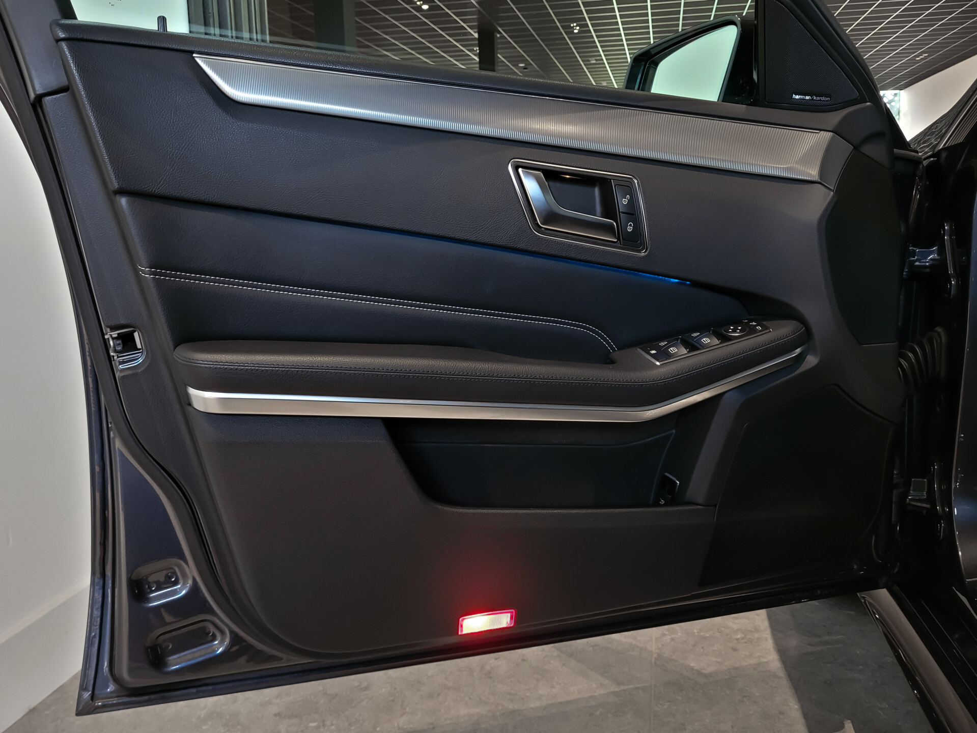 Mercedes-Benz E-Klasse 400 AMG Panorama | ACC | Harman-Kardon | Camera | Zonweringpakket | Volledige historie Foto 9